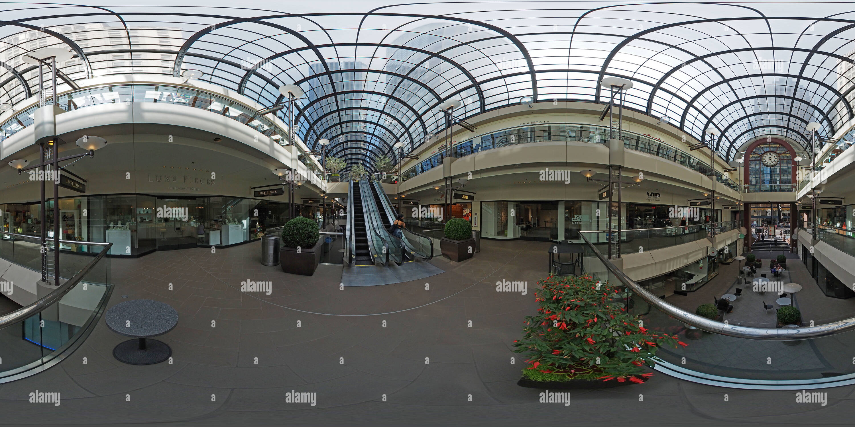 Visualizzazione panoramica a 360 gradi di Crocker Galleria secondo livello