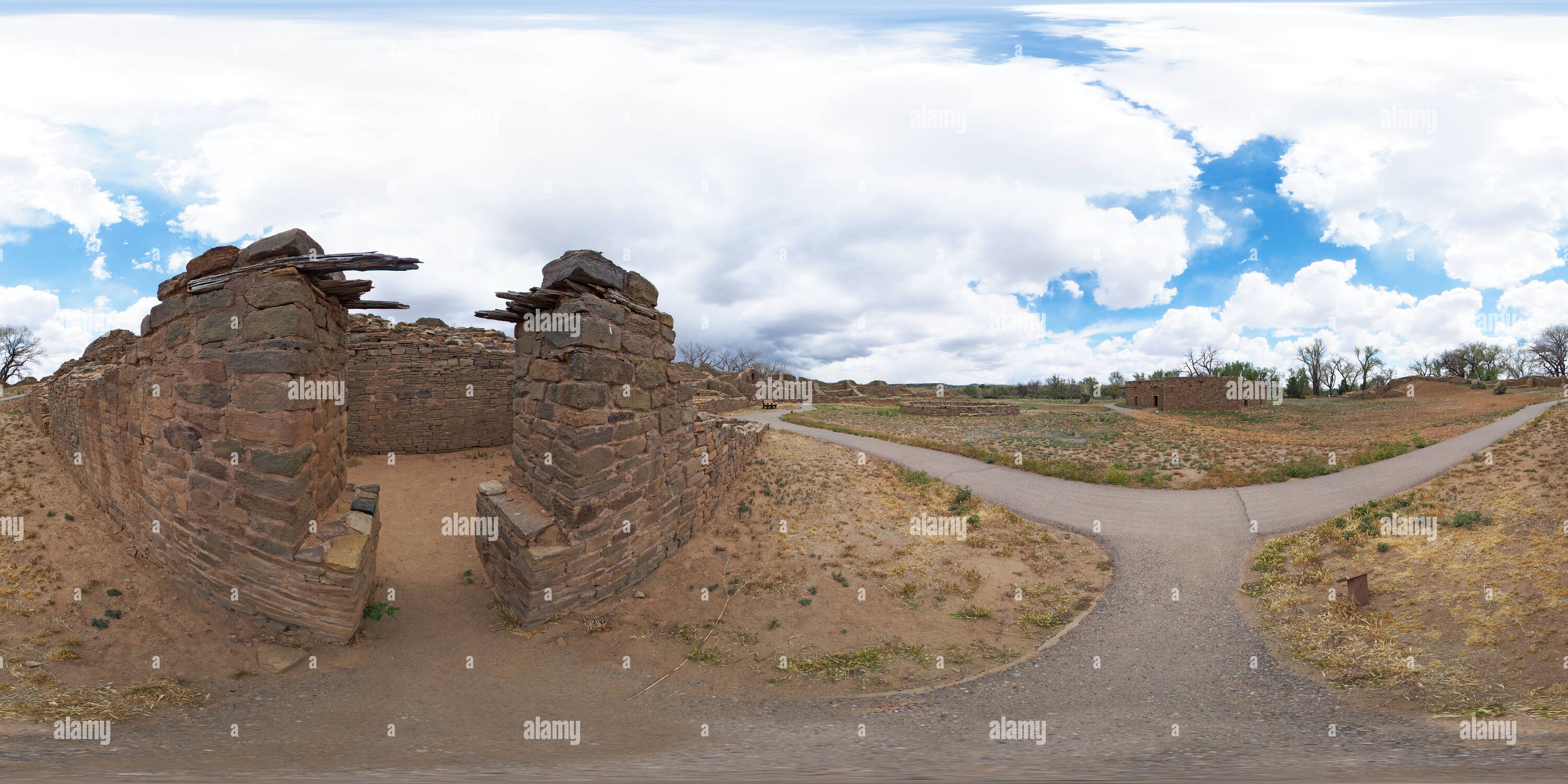 Visualizzazione panoramica a 360 gradi di Originale in legno architravi porta alla rovina azteca