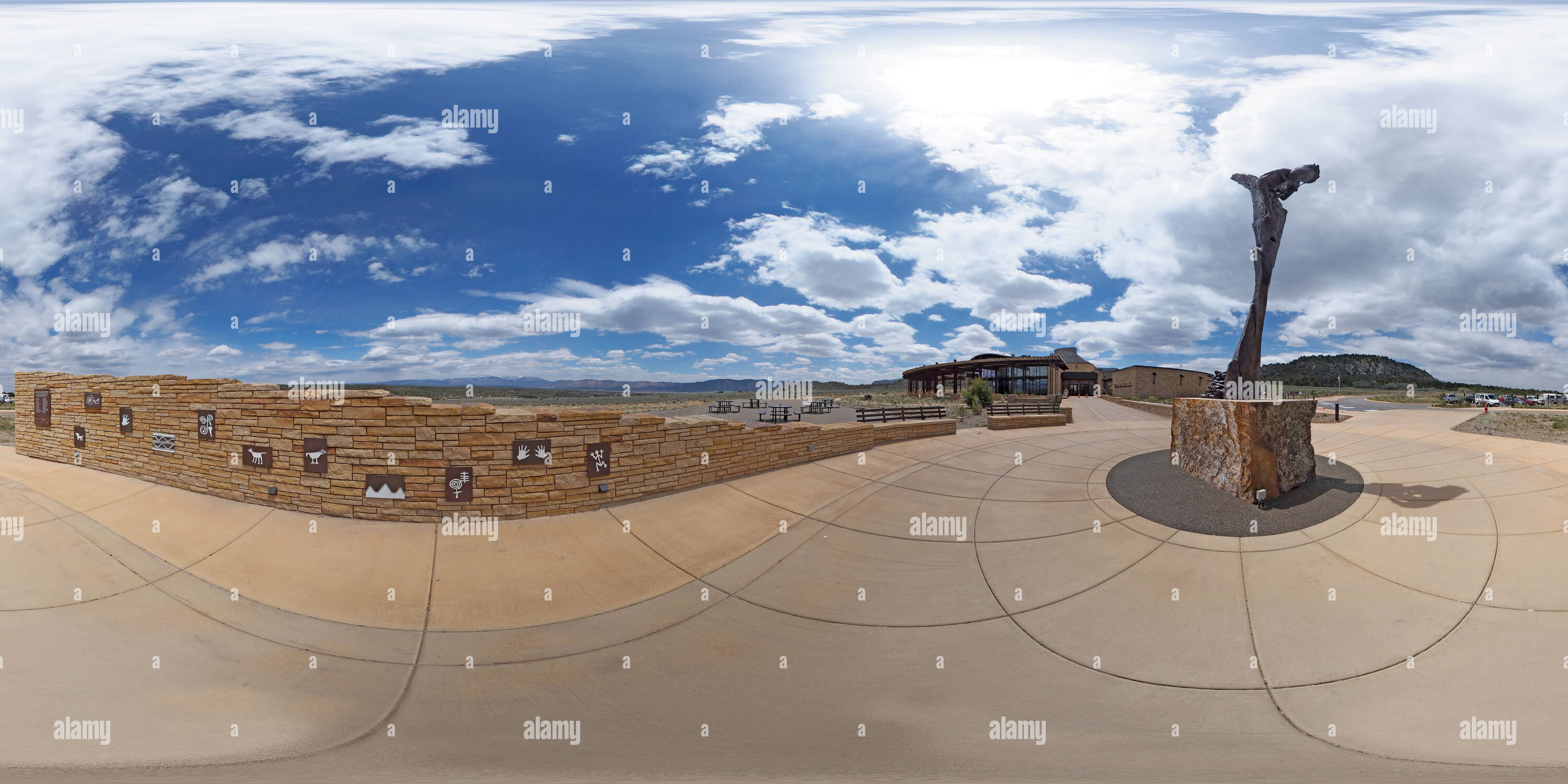 Visualizzazione panoramica a 360 gradi di La scultura al di fuori della Mesa Verde Centro Visitatori