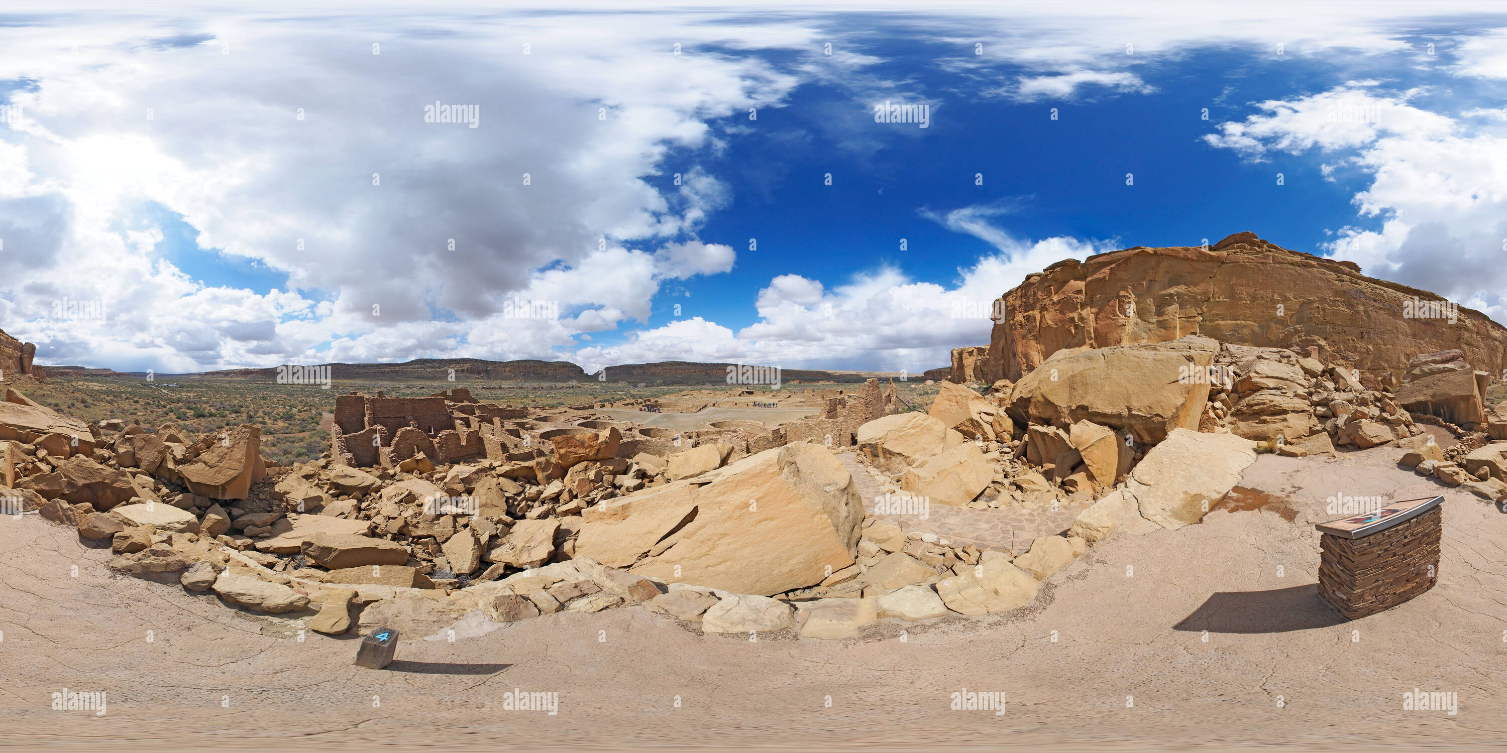 Visualizzazione panoramica a 360 gradi di Minacciando Rock in corrispondenza del bordo del Pueblo Bonito