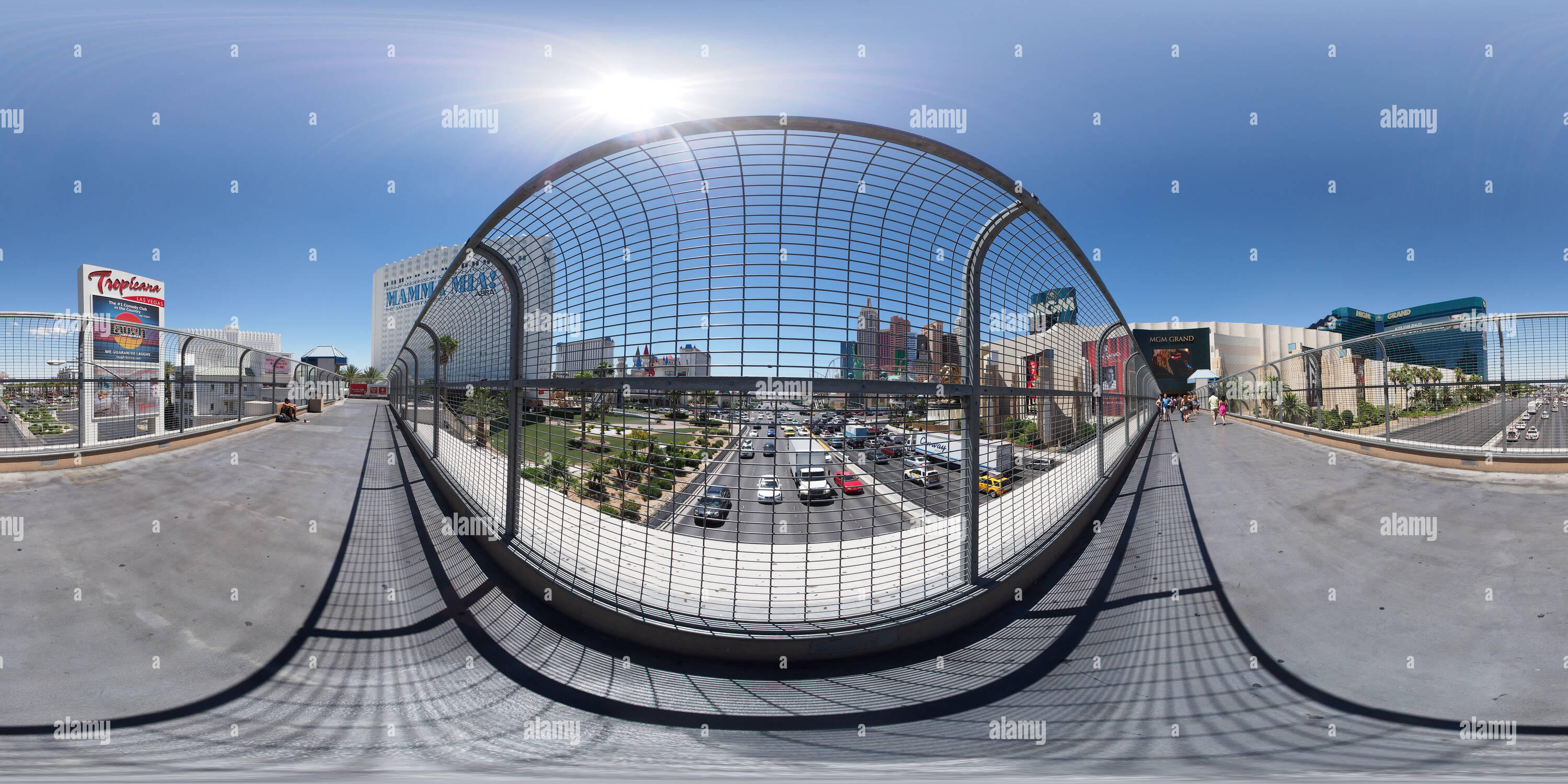 Visualizzazione panoramica a 360 gradi di Ponte pedonale su Tropicana Boulevard