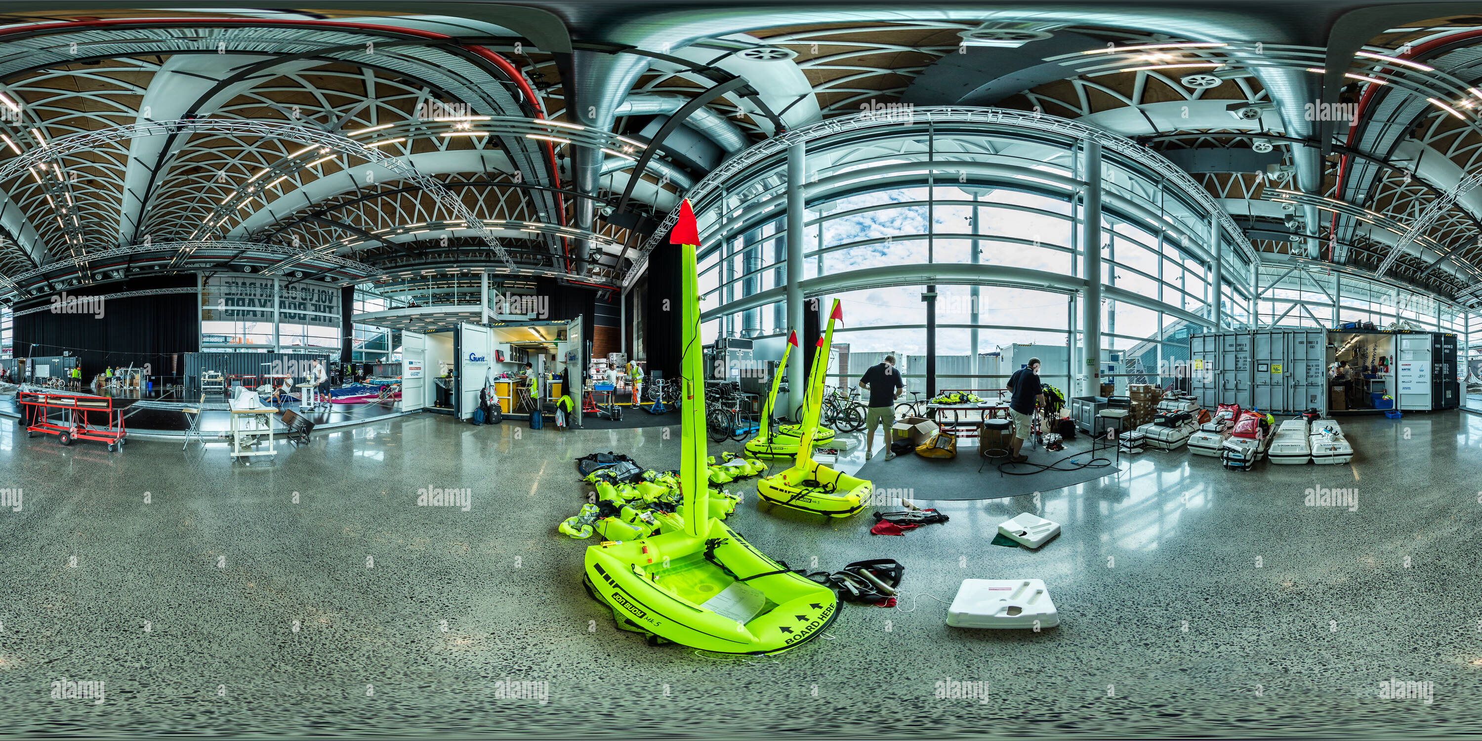 Visualizzazione panoramica a 360 gradi di Attrezzature di sicurezza - Il Cantiere - Volvo Ocean Race 2015 scalo di Auckland - Nuova Zelanda