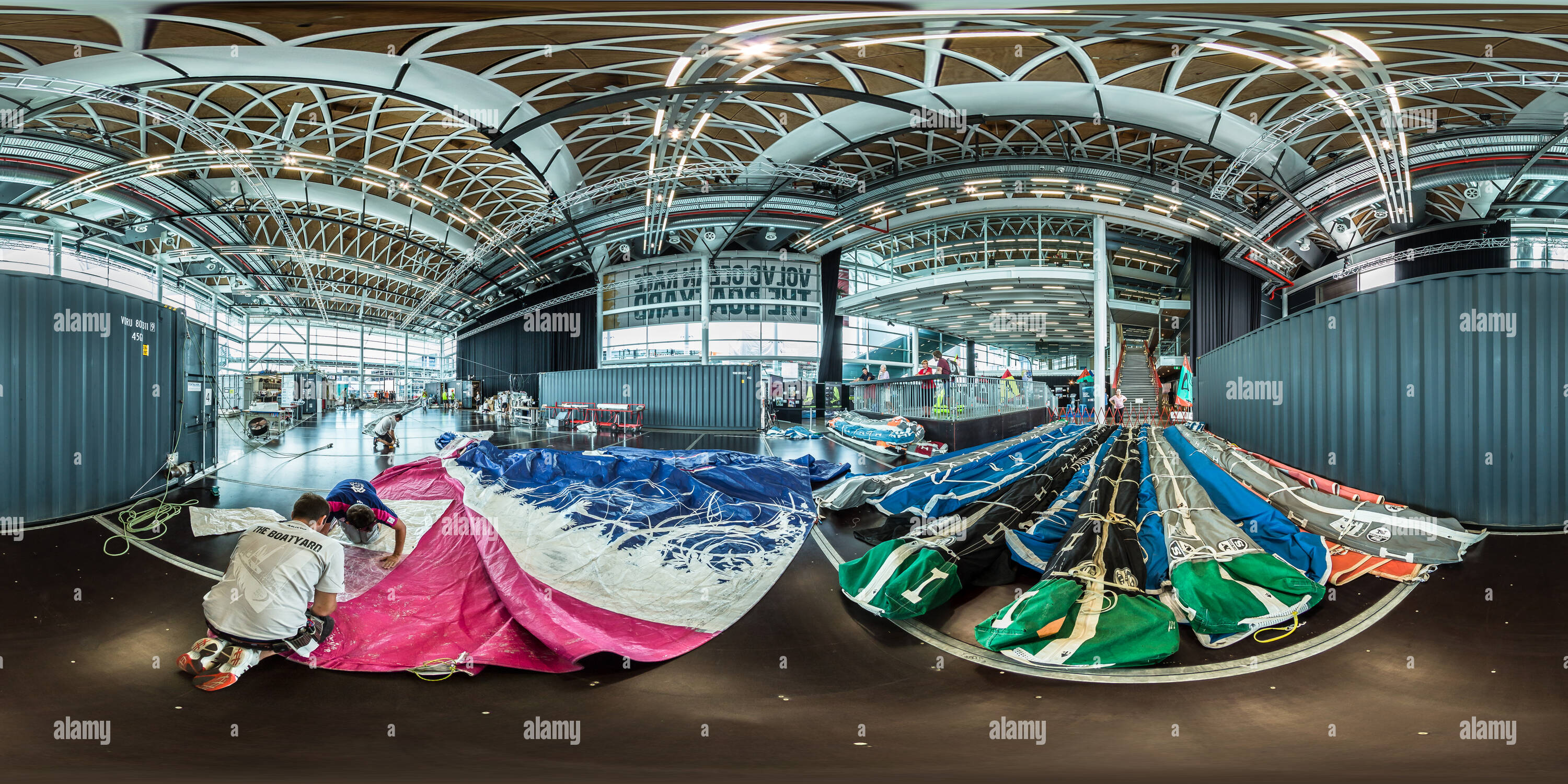 Visualizzazione panoramica a 360 gradi di Riparazioni vele Team SCA - Il Cantiere - Volvo Ocean Race 2015 scalo di Auckland - Nuova Zelanda