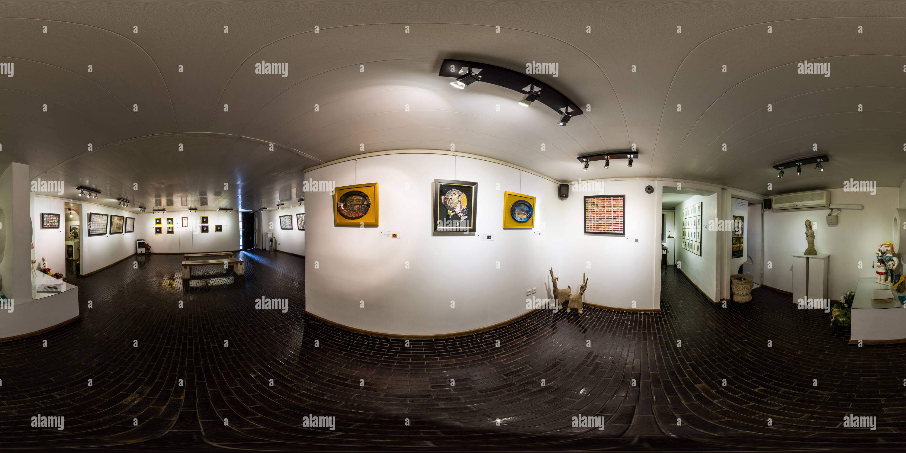 Visualizzazione panoramica a 360 gradi di Seyhoun Galleria d'arte Maggio 2015 Fatemeh Abbas Zadeh n. S donne occhi dovrebbe essere trascurato 01