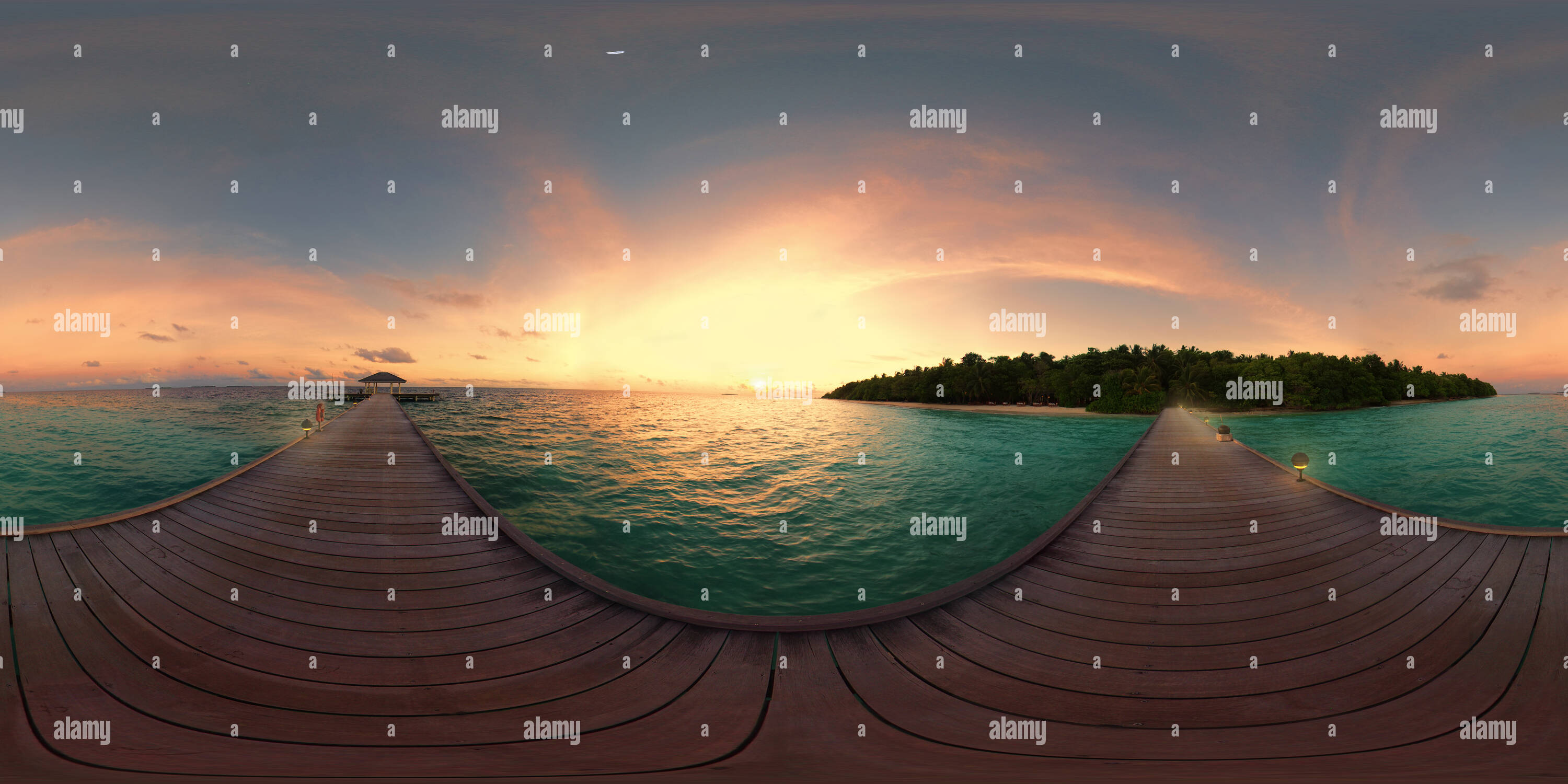 Visualizzazione panoramica a 360 gradi di Romantico tramonto sul Horubadhoo, Baa Atoll, Maldive