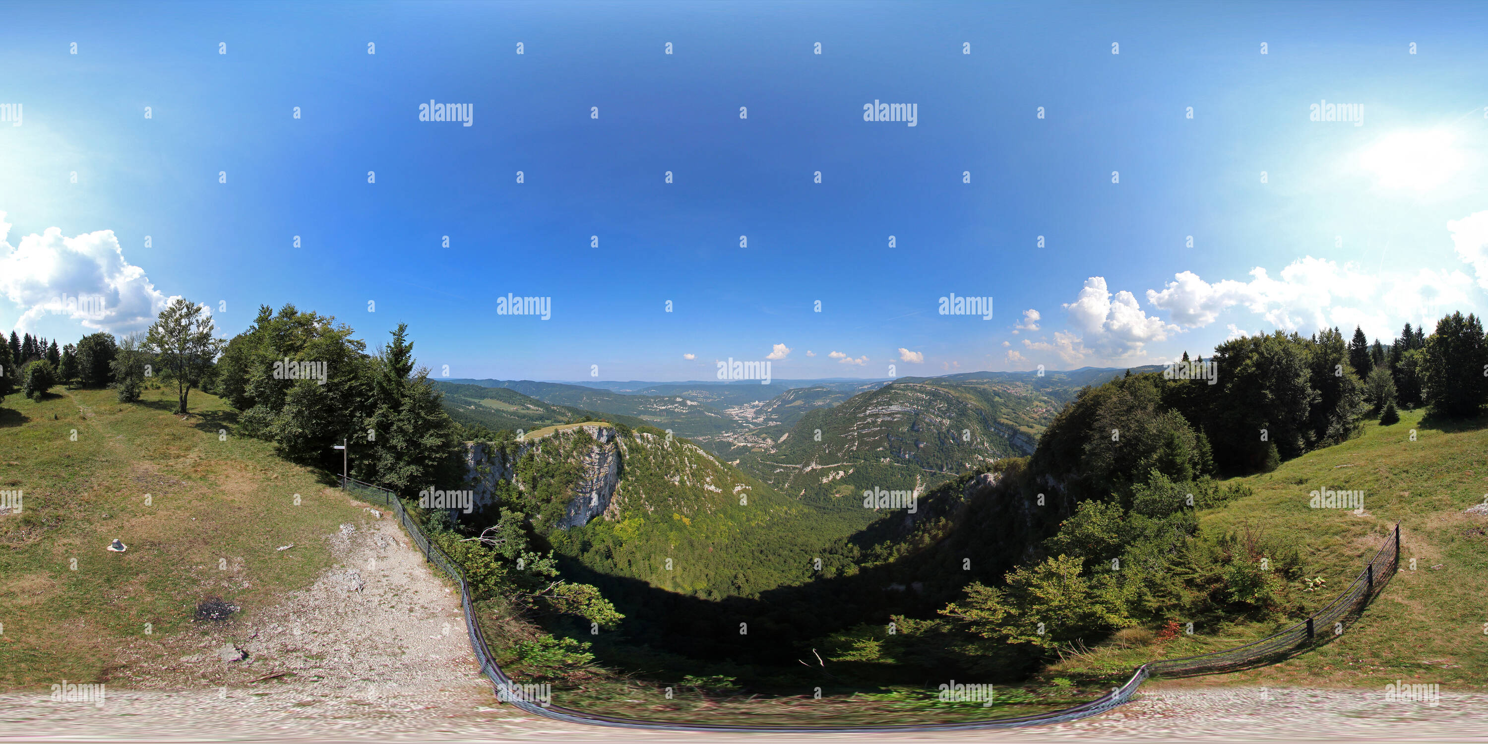 Visualizzazione panoramica a 360 gradi di 11 Belvedere De La Roche Blanche