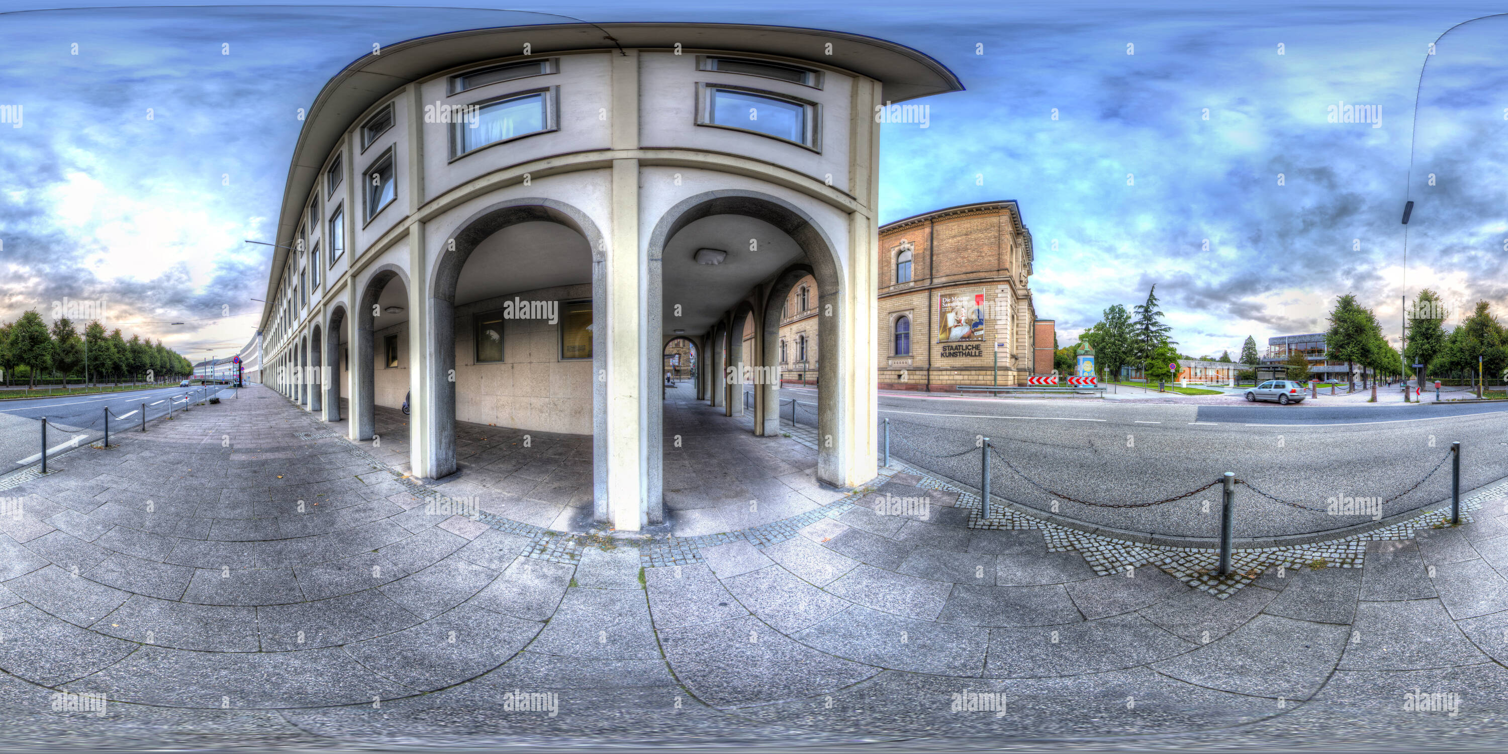 Visualizzazione panoramica a 360 gradi di Vicino Staatliche Kunsthalle di Karlsruhe, Germania