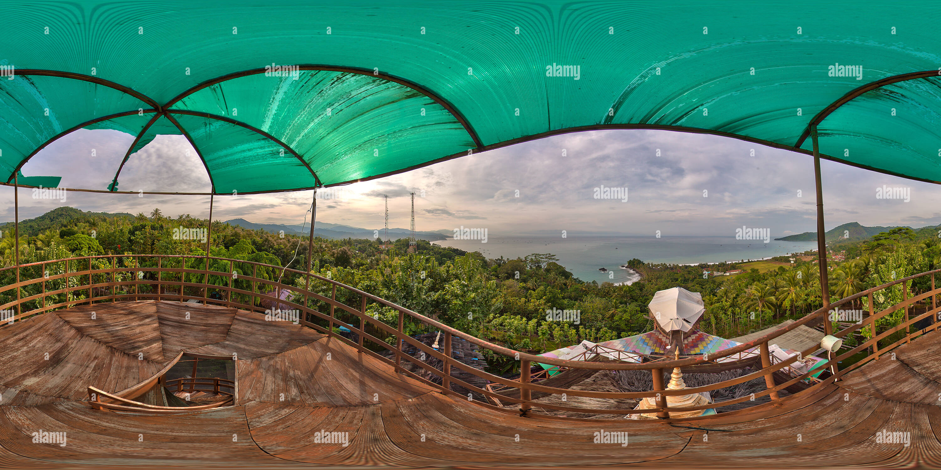 Visualizzazione panoramica a 360 gradi di Guardare fuori da torre a Villa Karang Aji