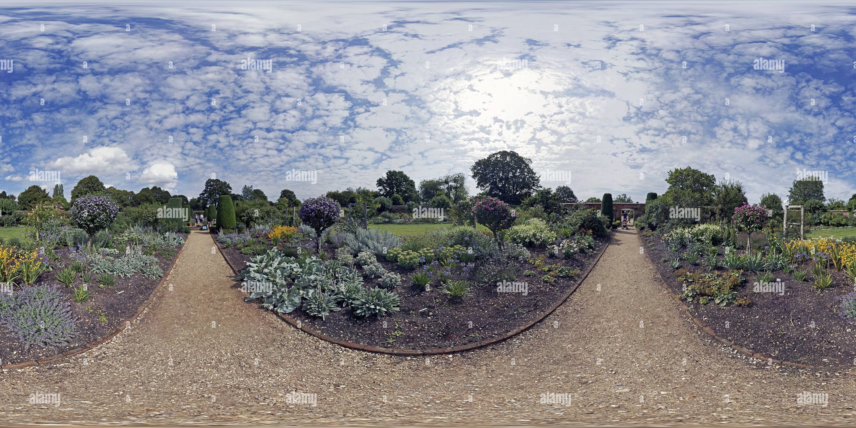 Visualizzazione panoramica a 360 gradi di Mottisfont Abbey, giardino murato, vista 1