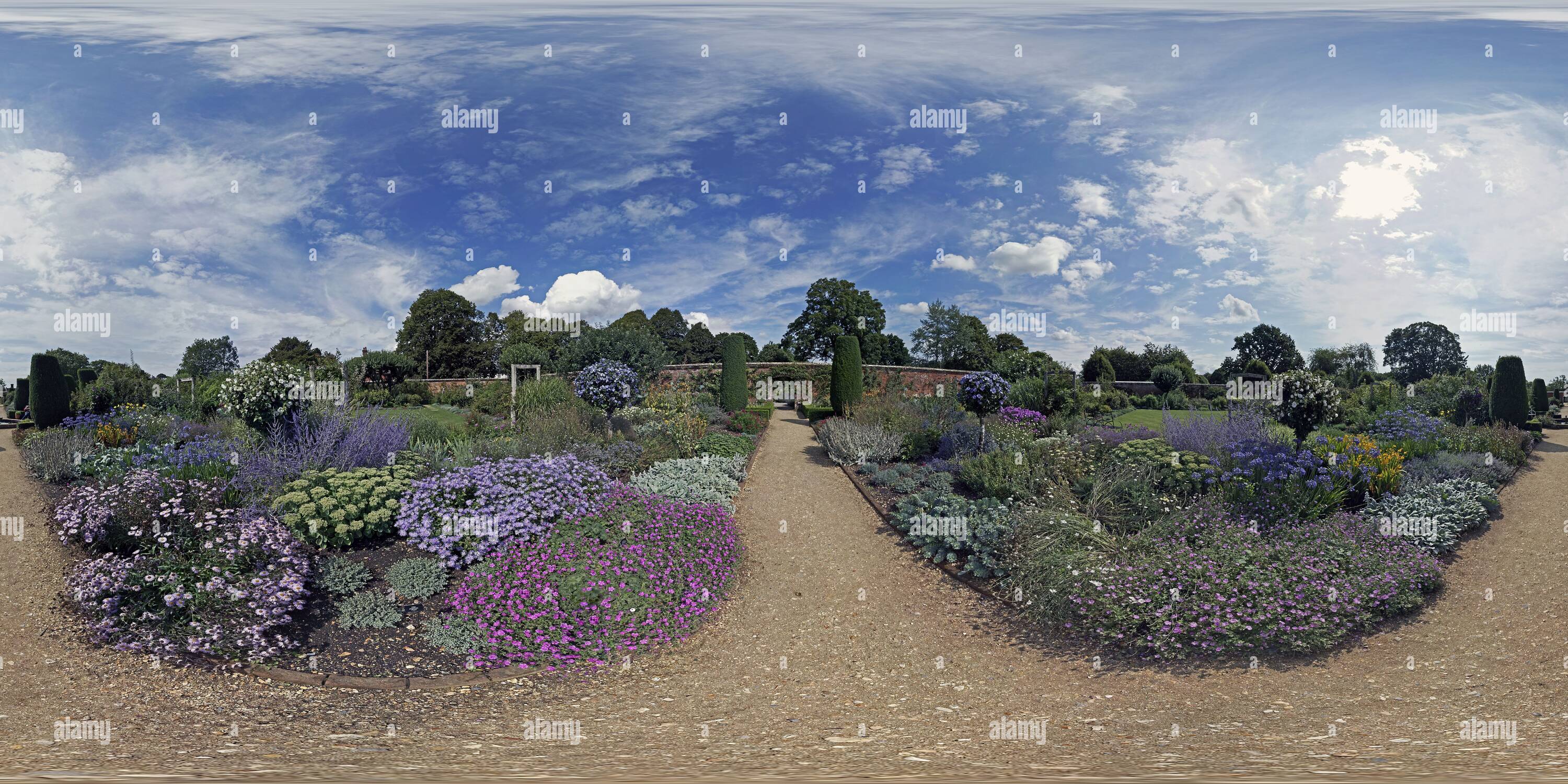 Visualizzazione panoramica a 360 gradi di Mottisfont Abbey, giardino murato, vista 2