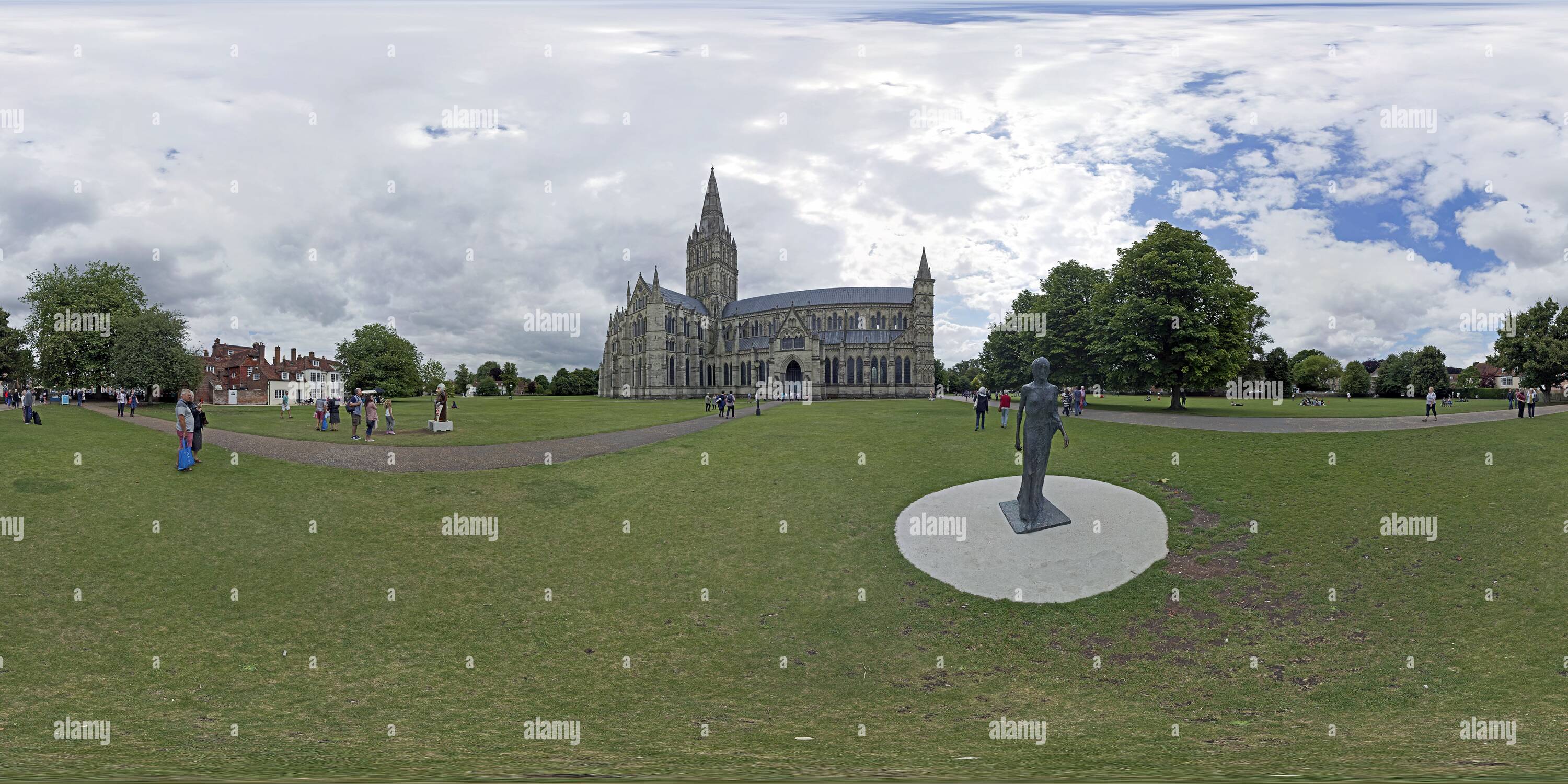 Visualizzazione panoramica a 360 gradi di Salisbury, la cattedrale e la Madonna a piedi da Elisabeth Frink