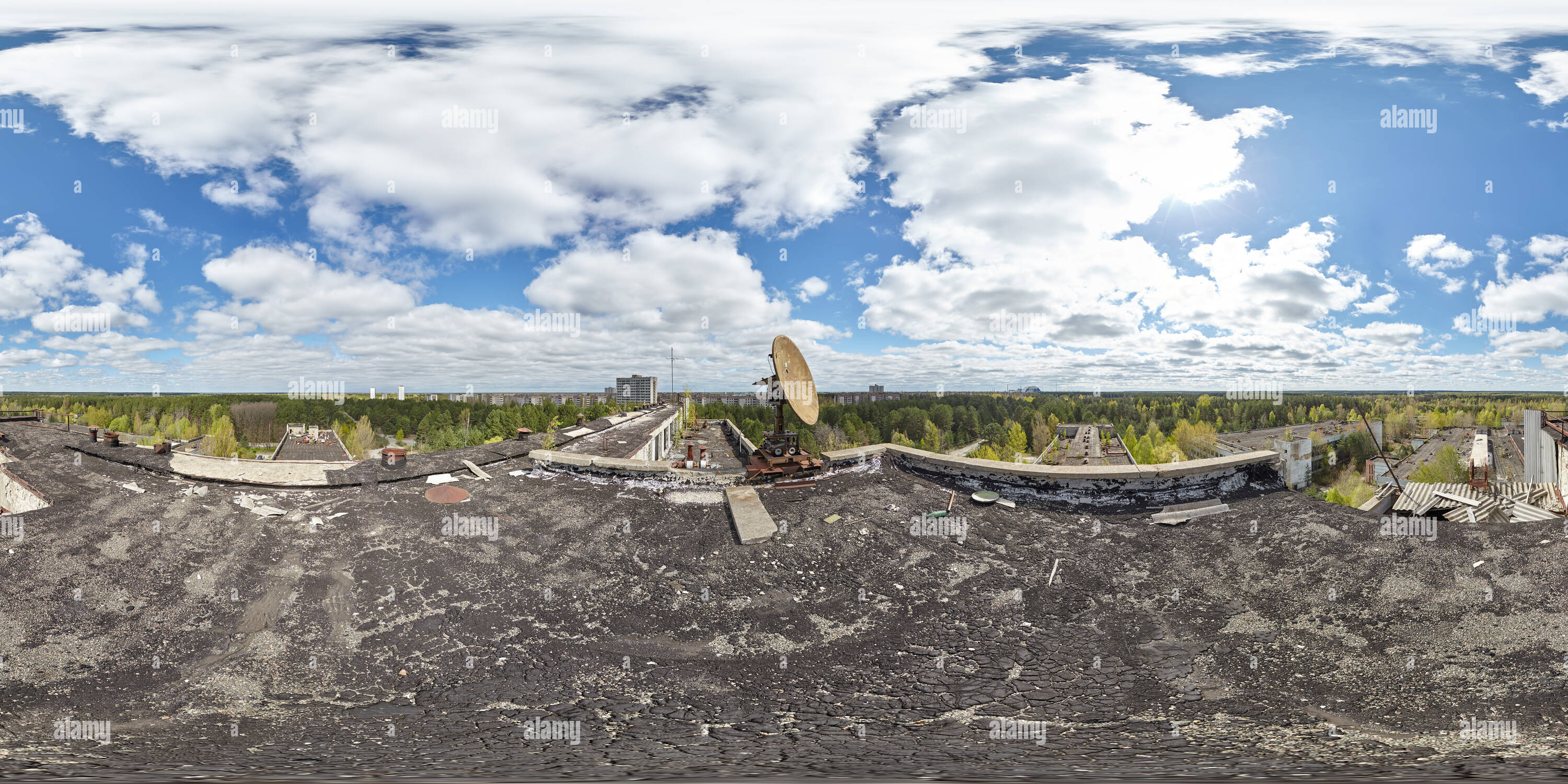 Visualizzazione panoramica a 360 gradi di Centrale nucleare di Cernobyl dalla parte superiore della fabbrica di Giove