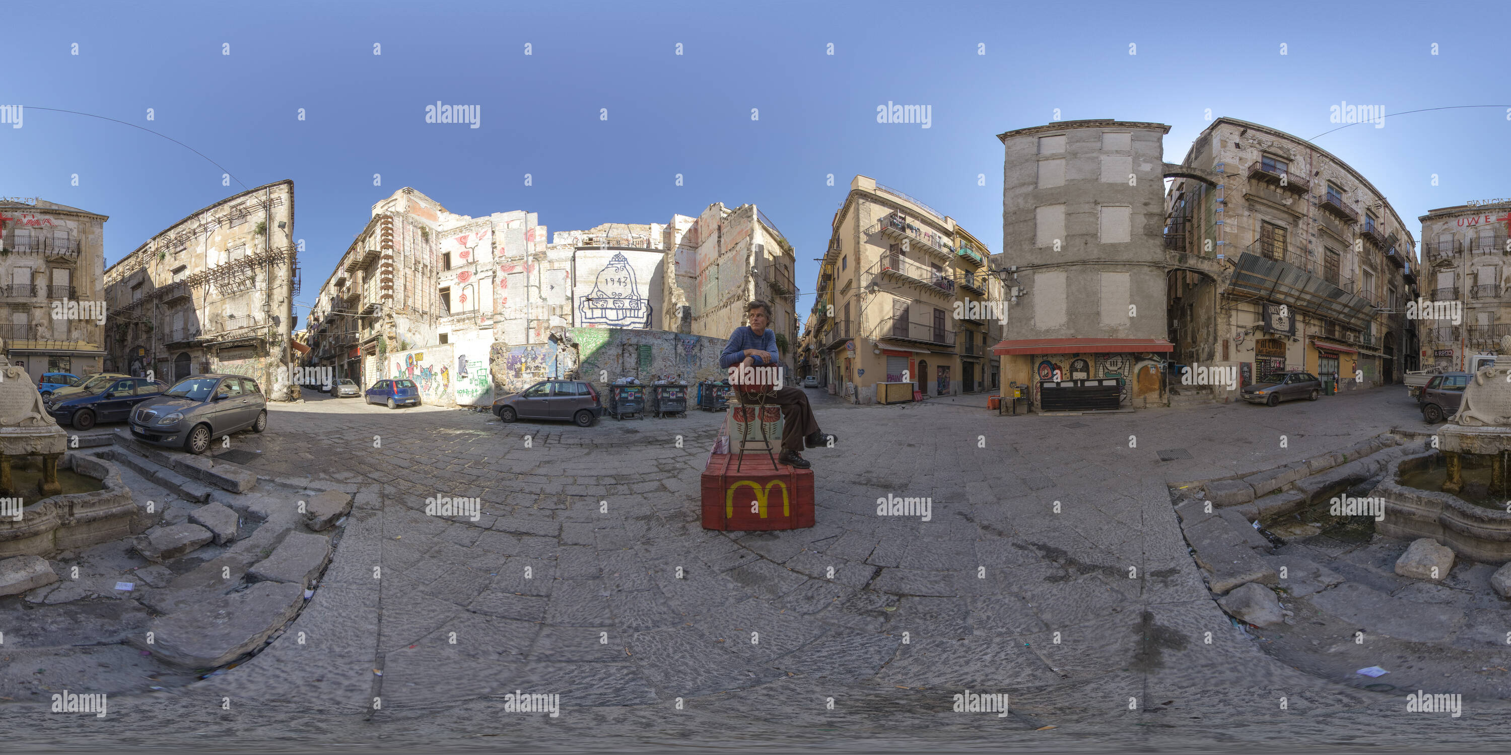 Visualizzazione panoramica a 360 gradi di Il banco Mat / Banca nazion. Mostra d'Arte in Piazza Garraffello, La Vucciria, Palermo, Sicilia