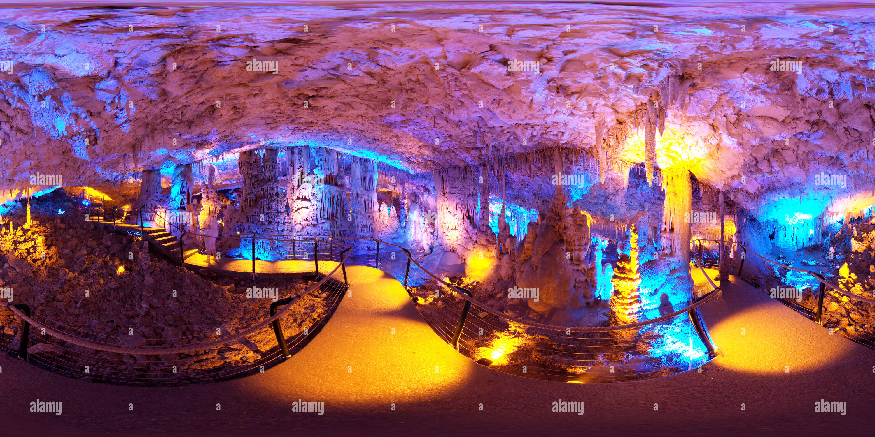 Visualizzazione panoramica a 360 gradi di Grotta di stalattiti Avshalom in Israele