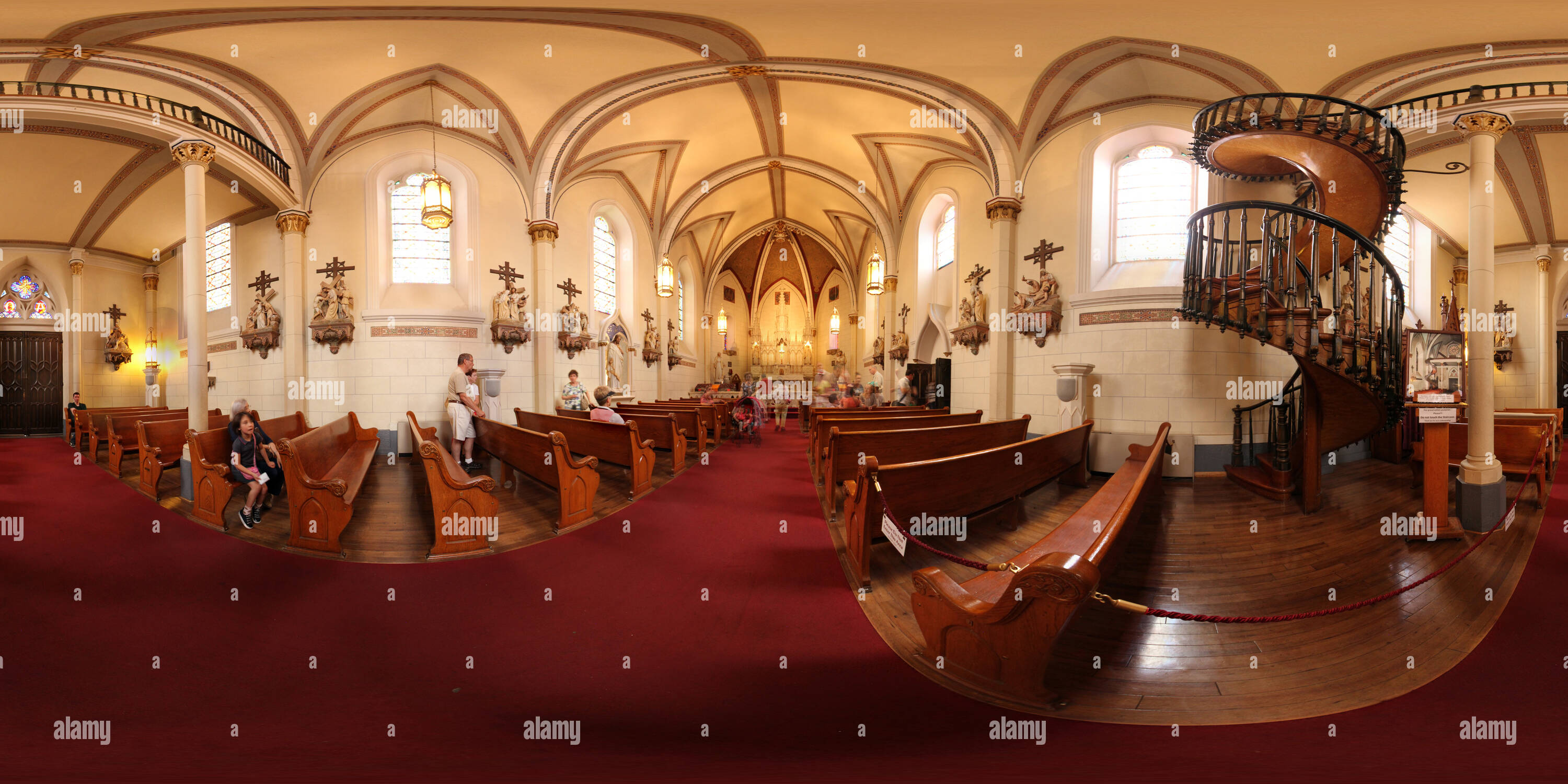 Visualizzazione panoramica a 360 gradi di Miracolo scalinata, Loretto chiesa, Santa Fe, New Mexico