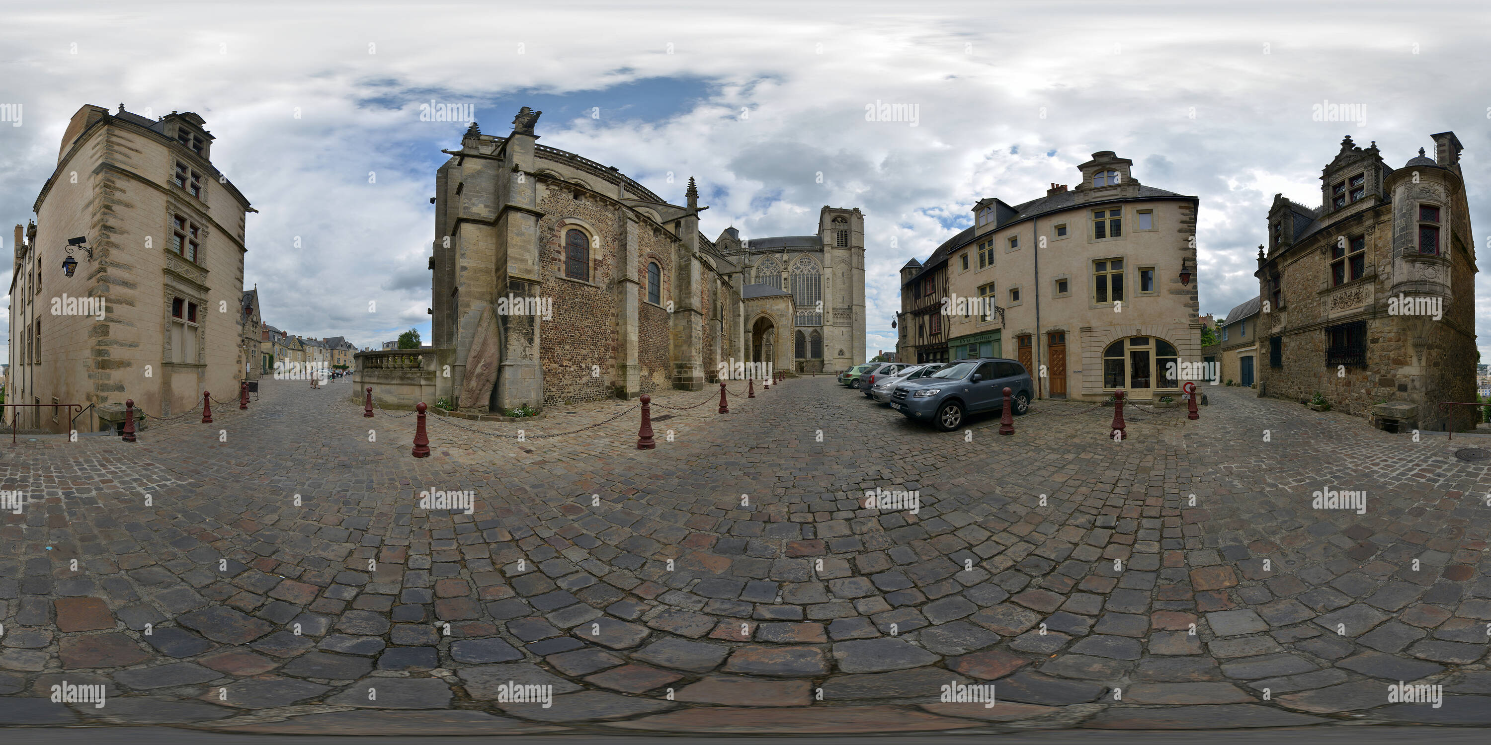 Visualizzazione panoramica a 360 gradi di Cathédrale St Julien - Place St Michel - Le Mans in Francia (72)