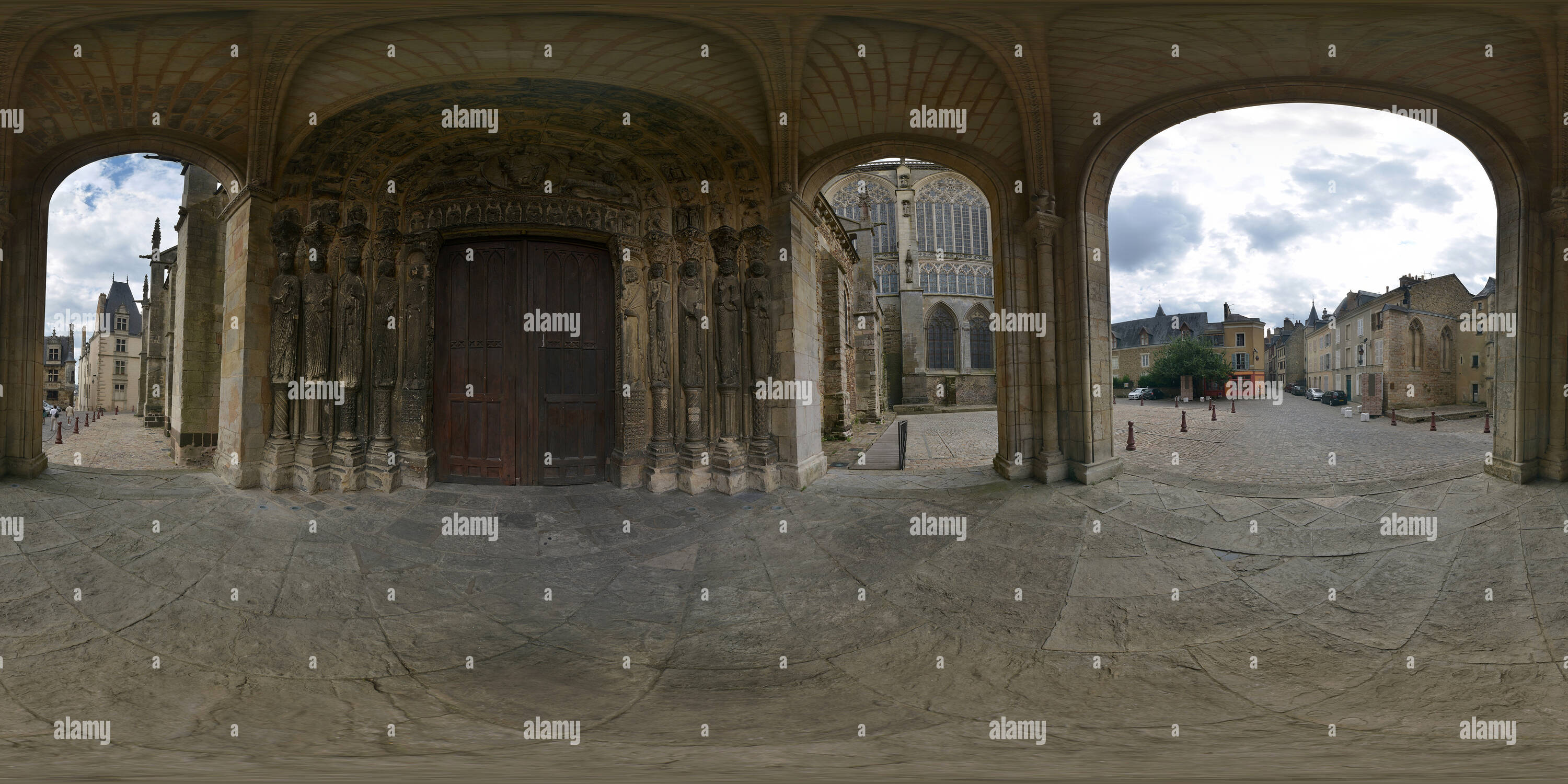 Visualizzazione panoramica a 360 gradi di Cattedrale di San Giuliano di Le Mans