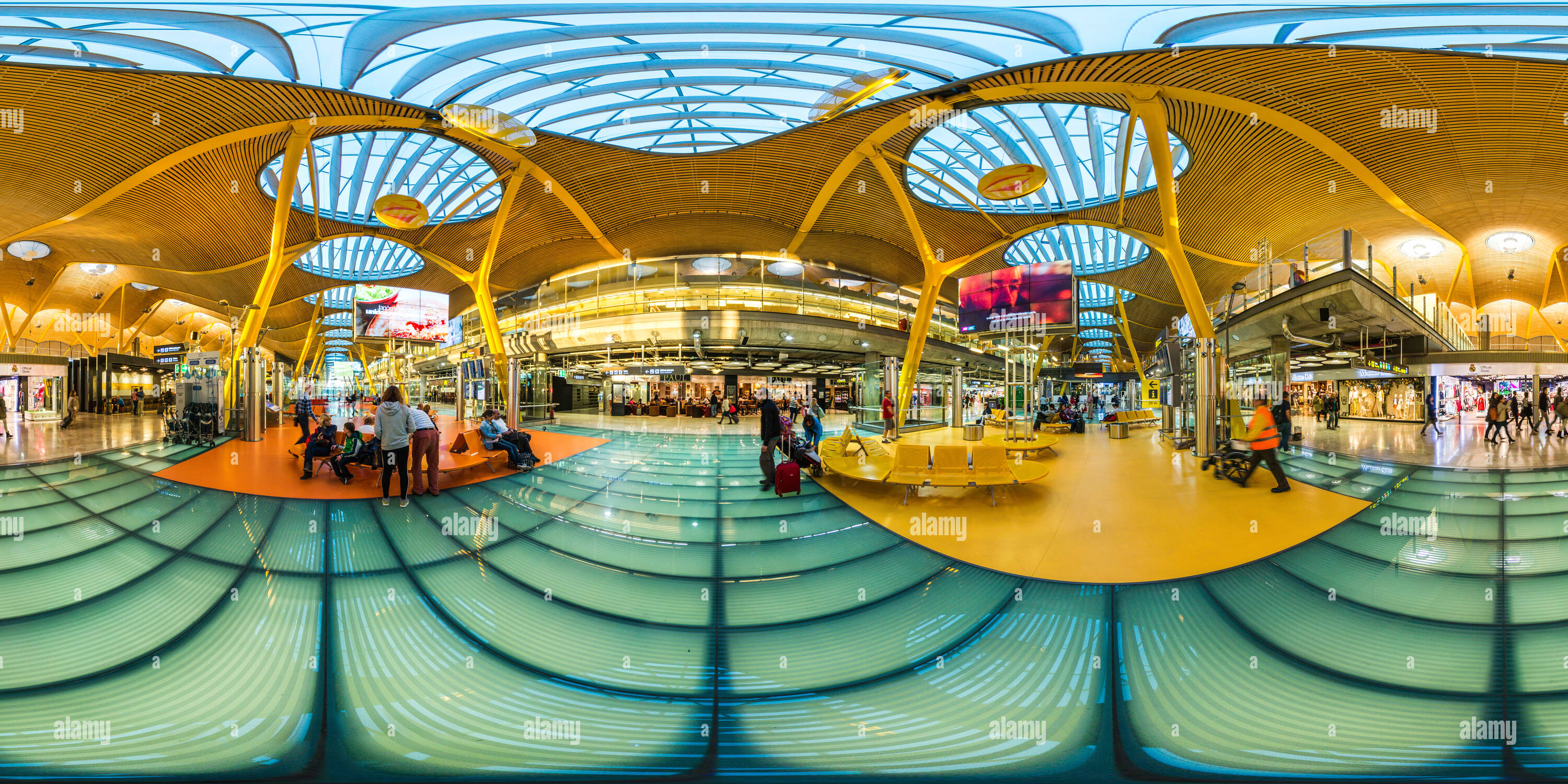 Visualizzazione panoramica a 360 gradi di Adolfo SUAREZ Madrid - Barajas Airport, Madrid, 2015.