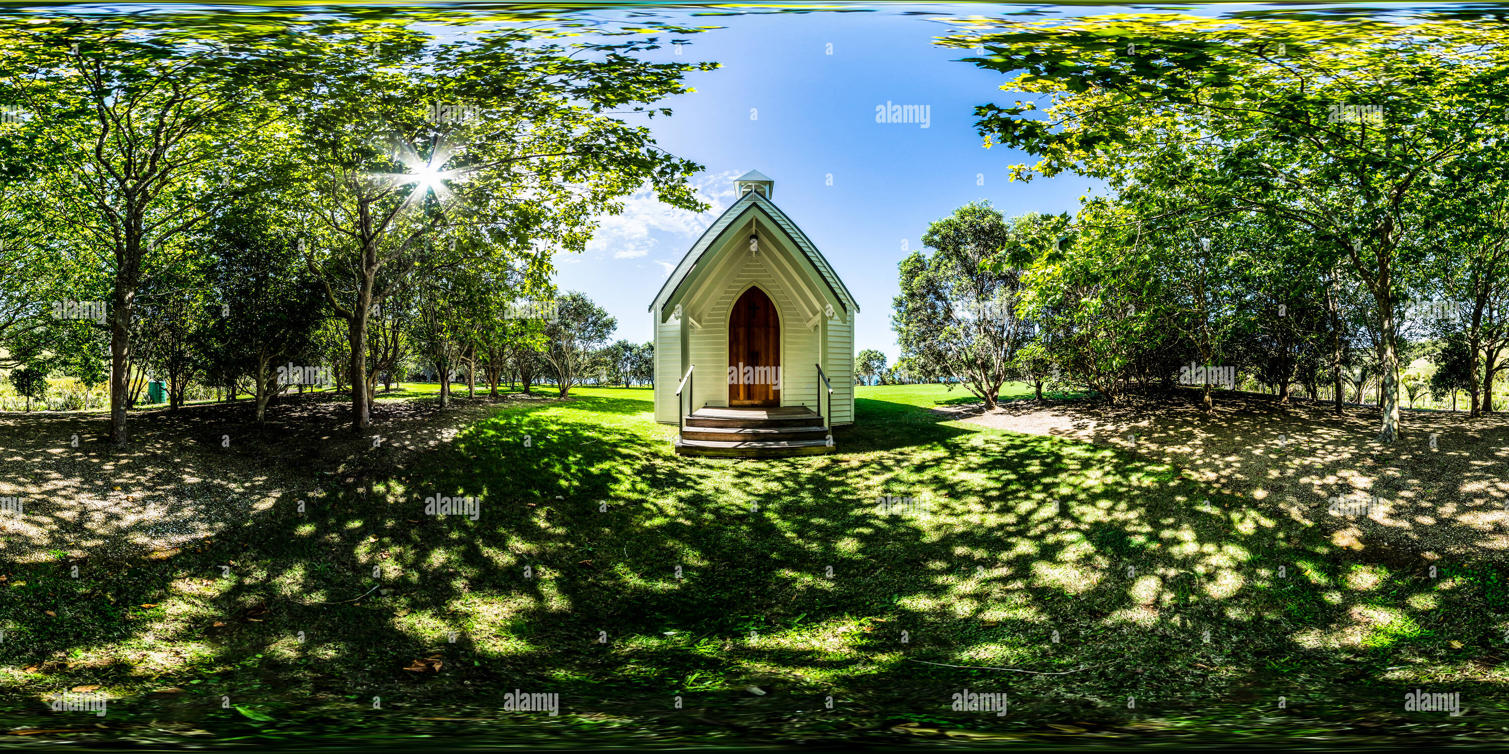 Visualizzazione panoramica a 360 gradi di L'uomo o la guerra dei vigneti cappella - Isola di Waiheke - Auckland - Golfo di Hauraki - Nuova Zelanda