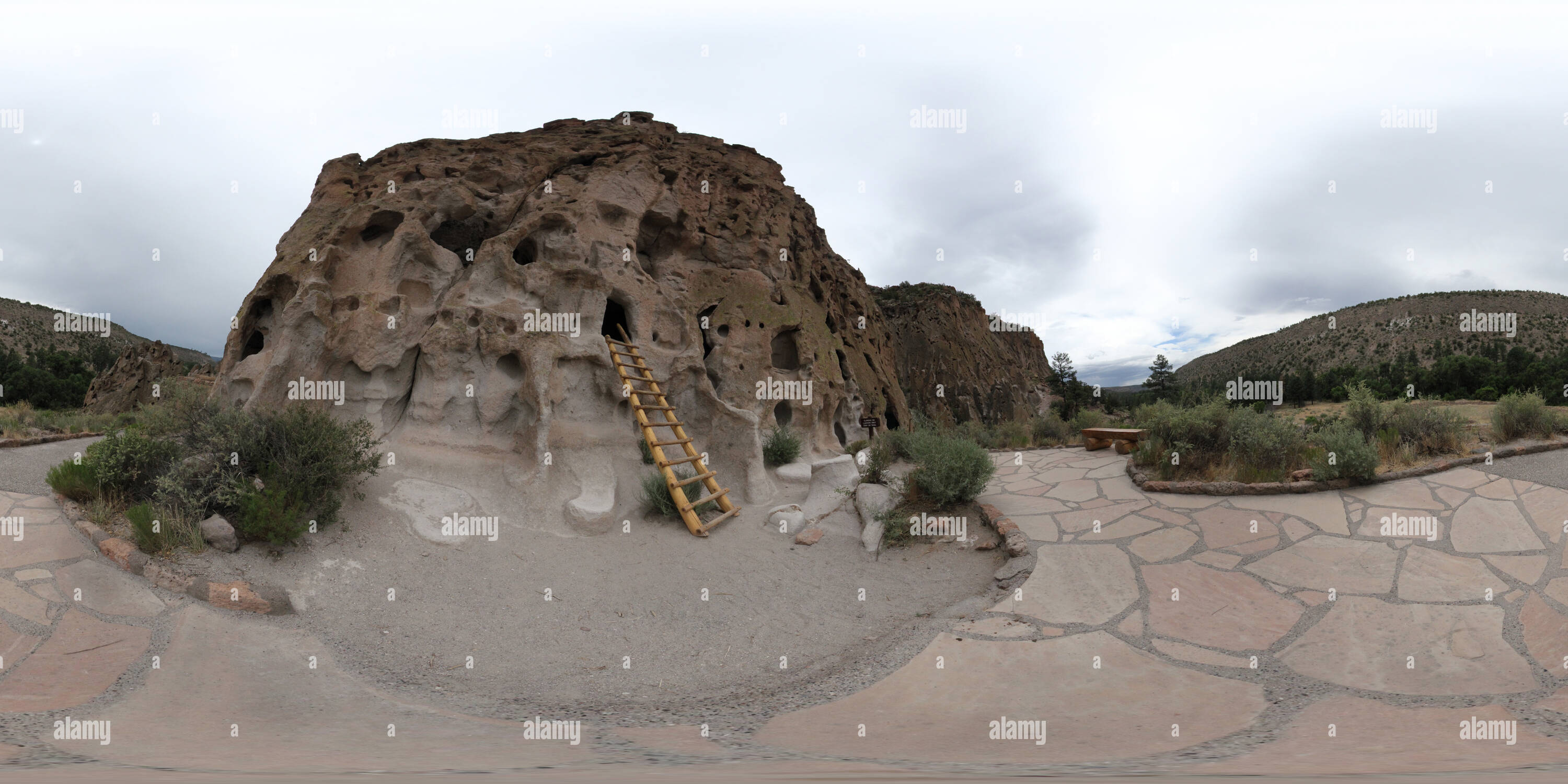 Visualizzazione panoramica a 360 gradi di Cavate in Bandelier National Monument Nuovo Messico USA