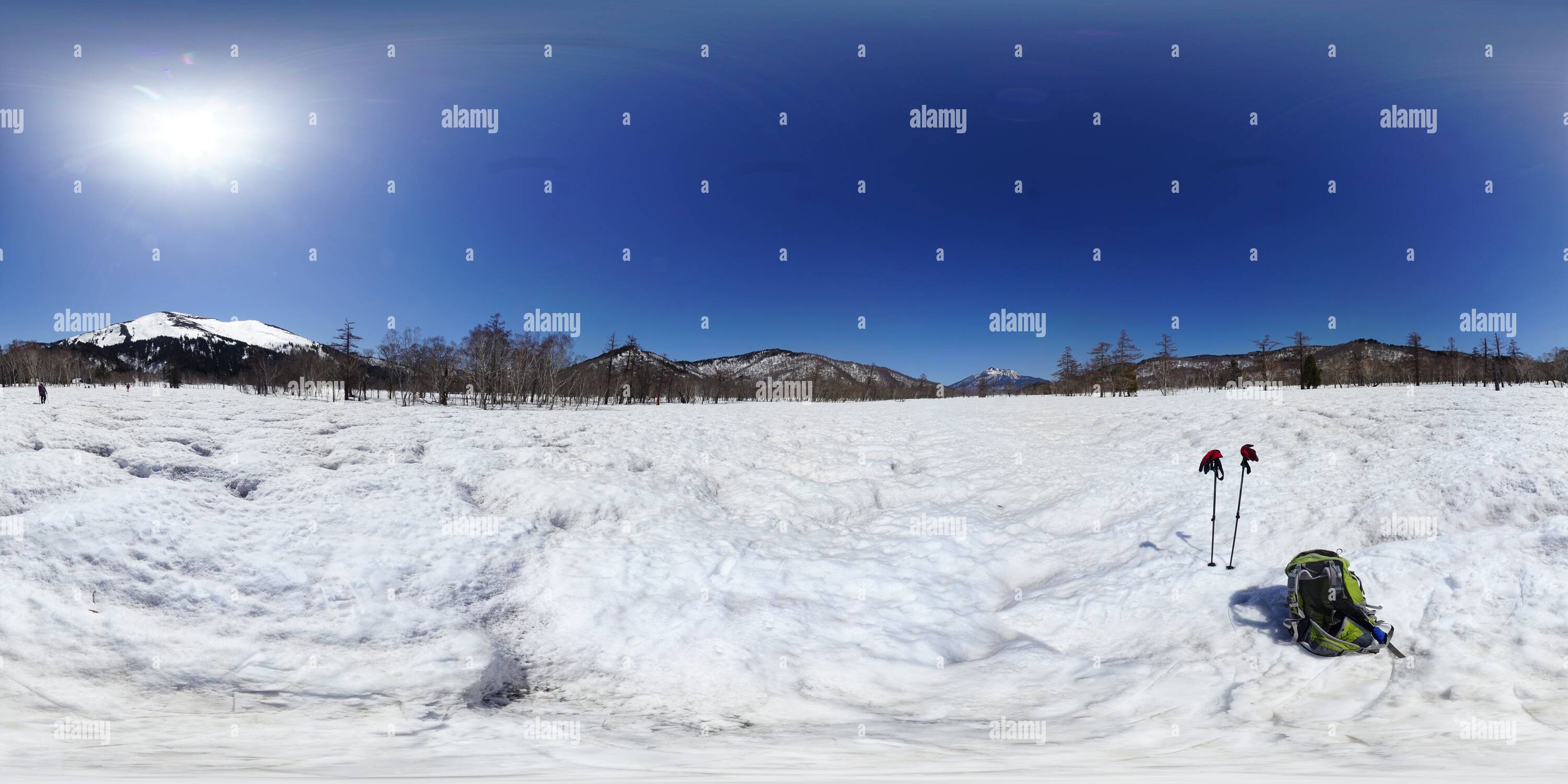 Visualizzazione panoramica a 360 gradi di Zone umide Oze in inizio di primavera