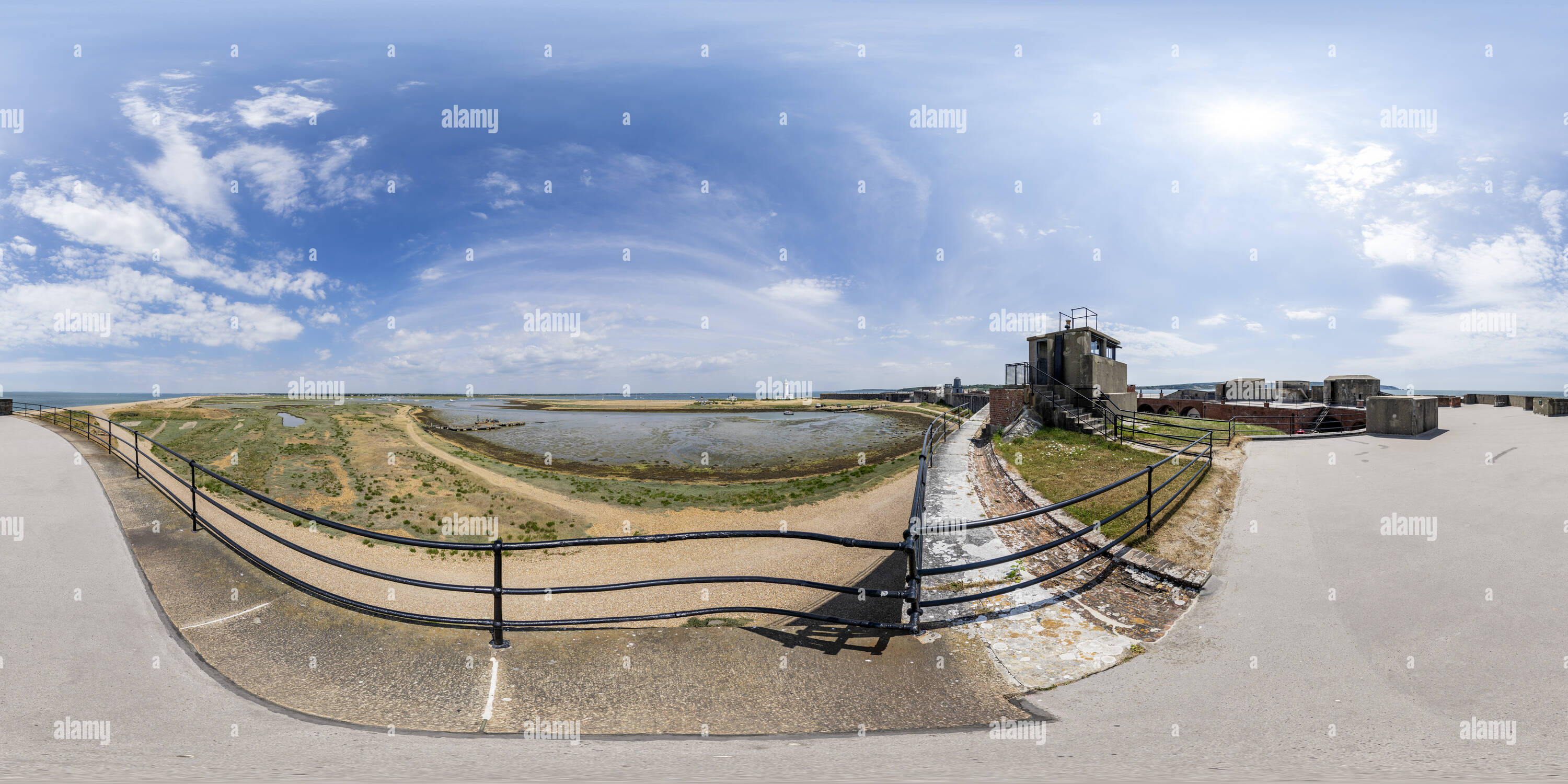 Visualizzazione panoramica a 360 gradi di Guardando fuori da Hurst Castle, Hampshire