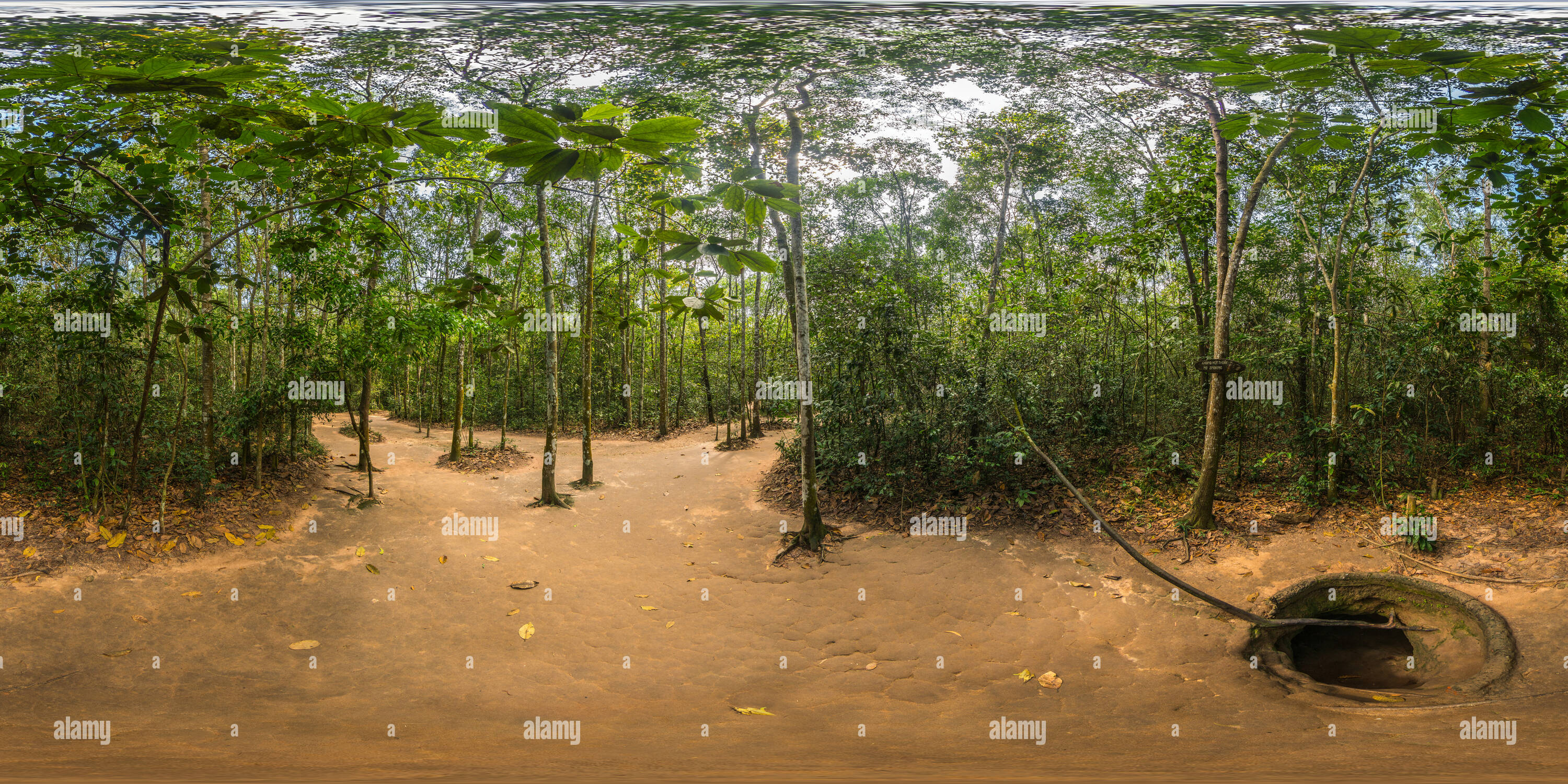 Visualizzazione panoramica a 360 gradi di Ben Dinh gallerie, vecchia entrata, Củ Chi, Vietnam