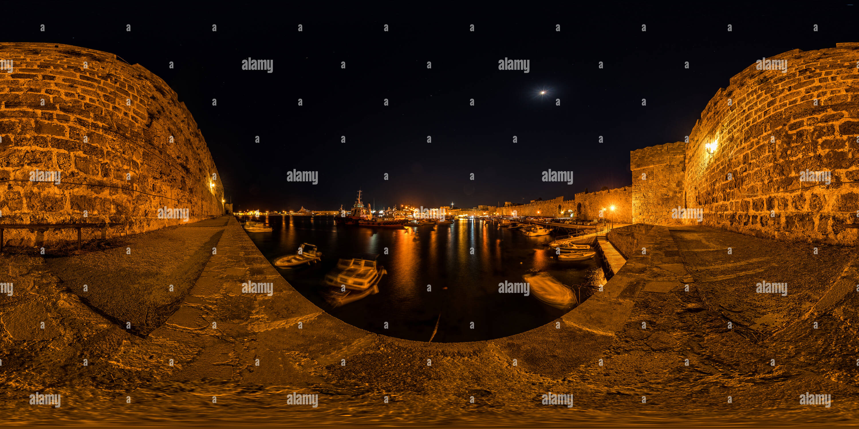 Visualizzazione panoramica a 360 gradi di MANDRAKI HARBOUR Rodi