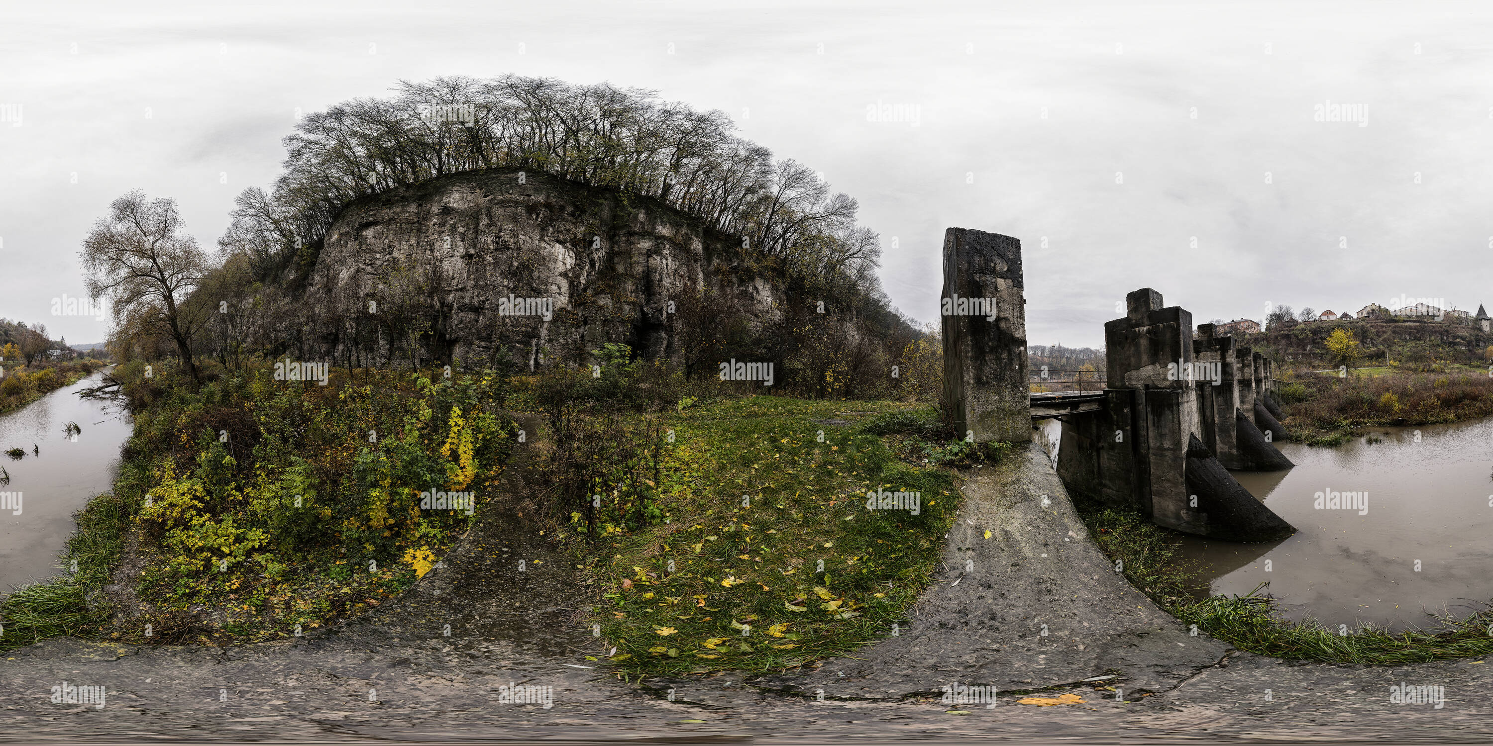 Visualizzazione panoramica a 360 gradi di Smotrych e ponte