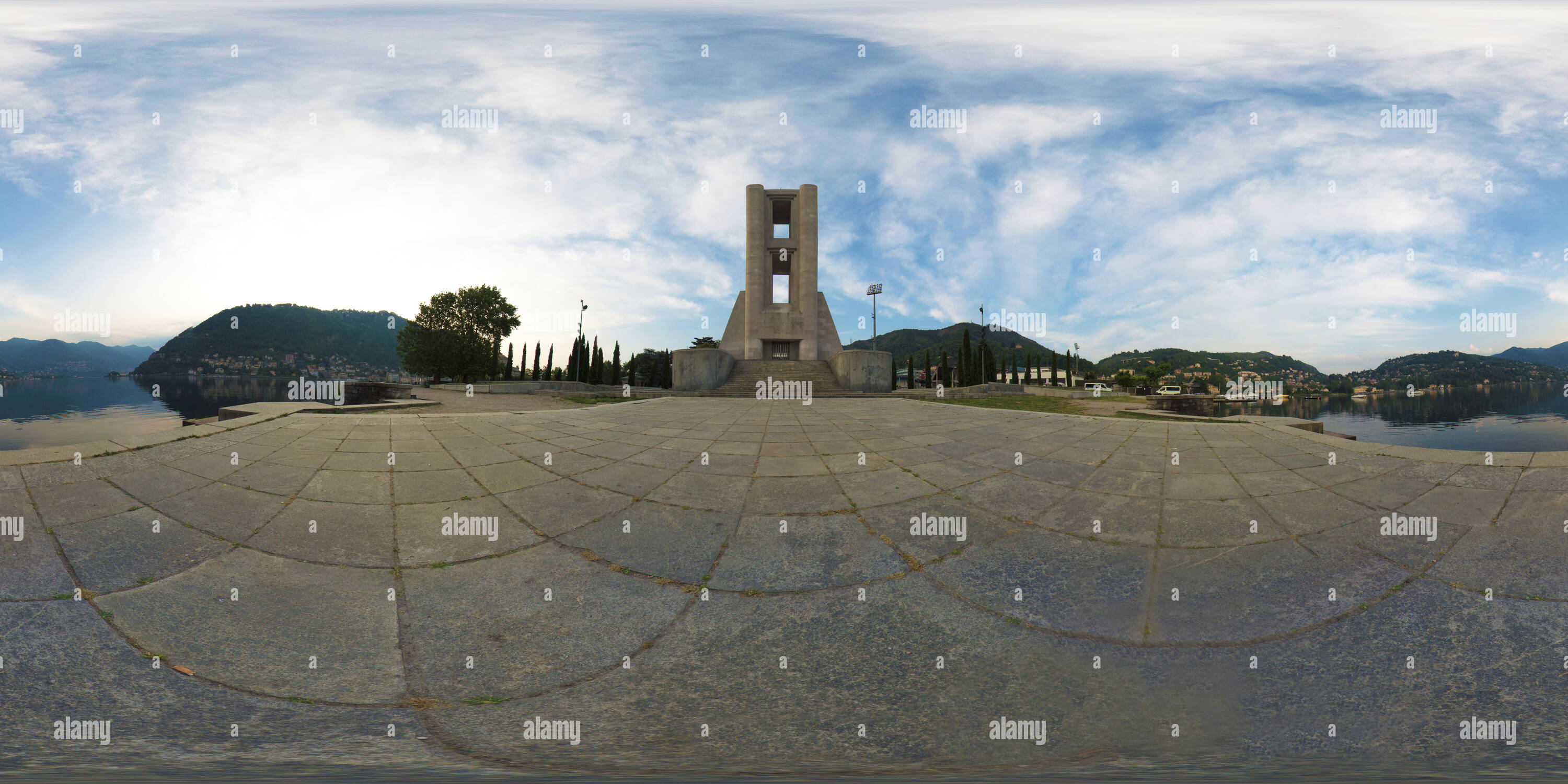 Visualizzazione panoramica a 360 gradi di War Memorial, la città di Como