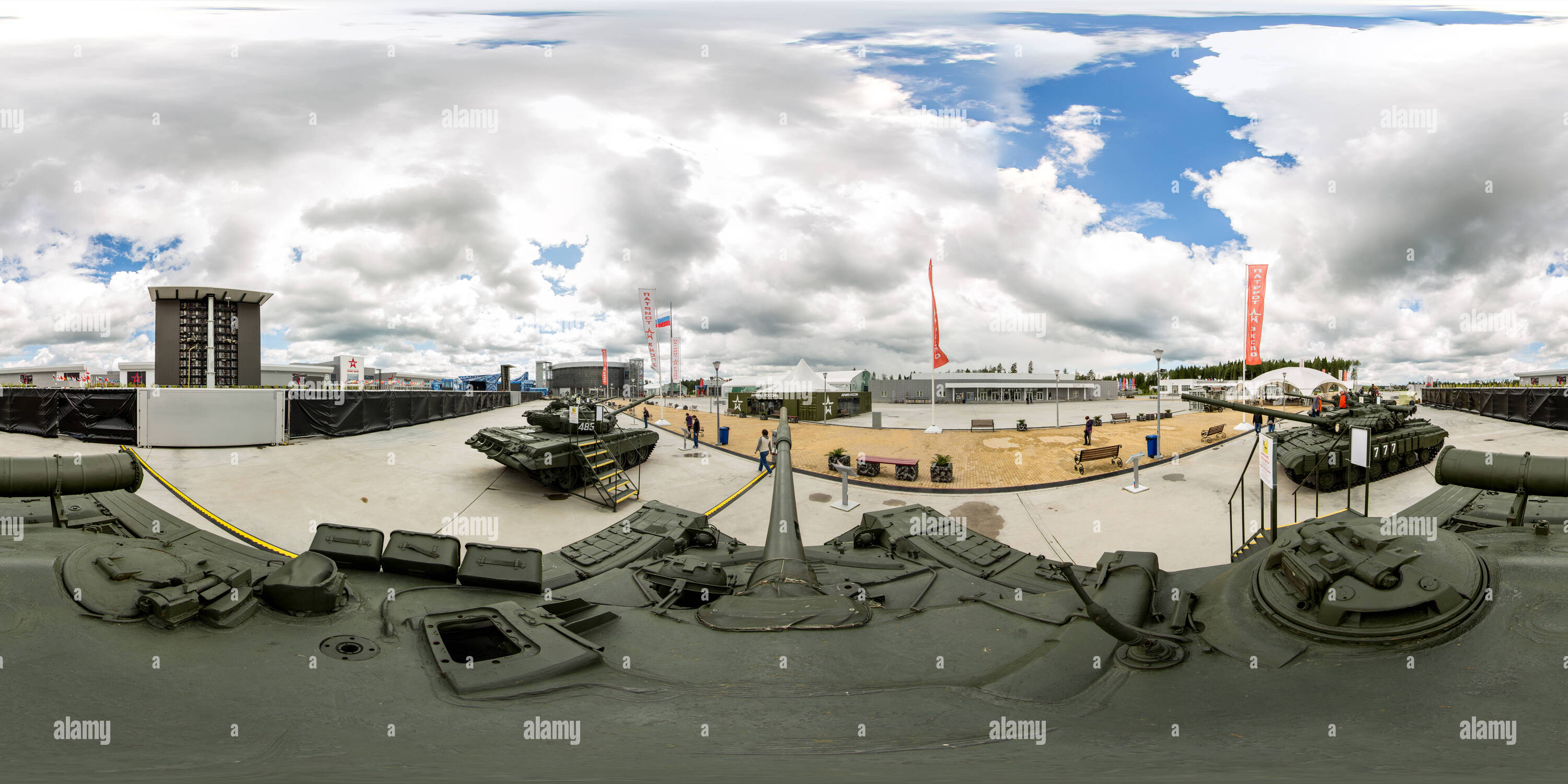 Visualizzazione panoramica a 360 gradi di La T-72M serbatoio in militare-parco patriottico 'Patriot'