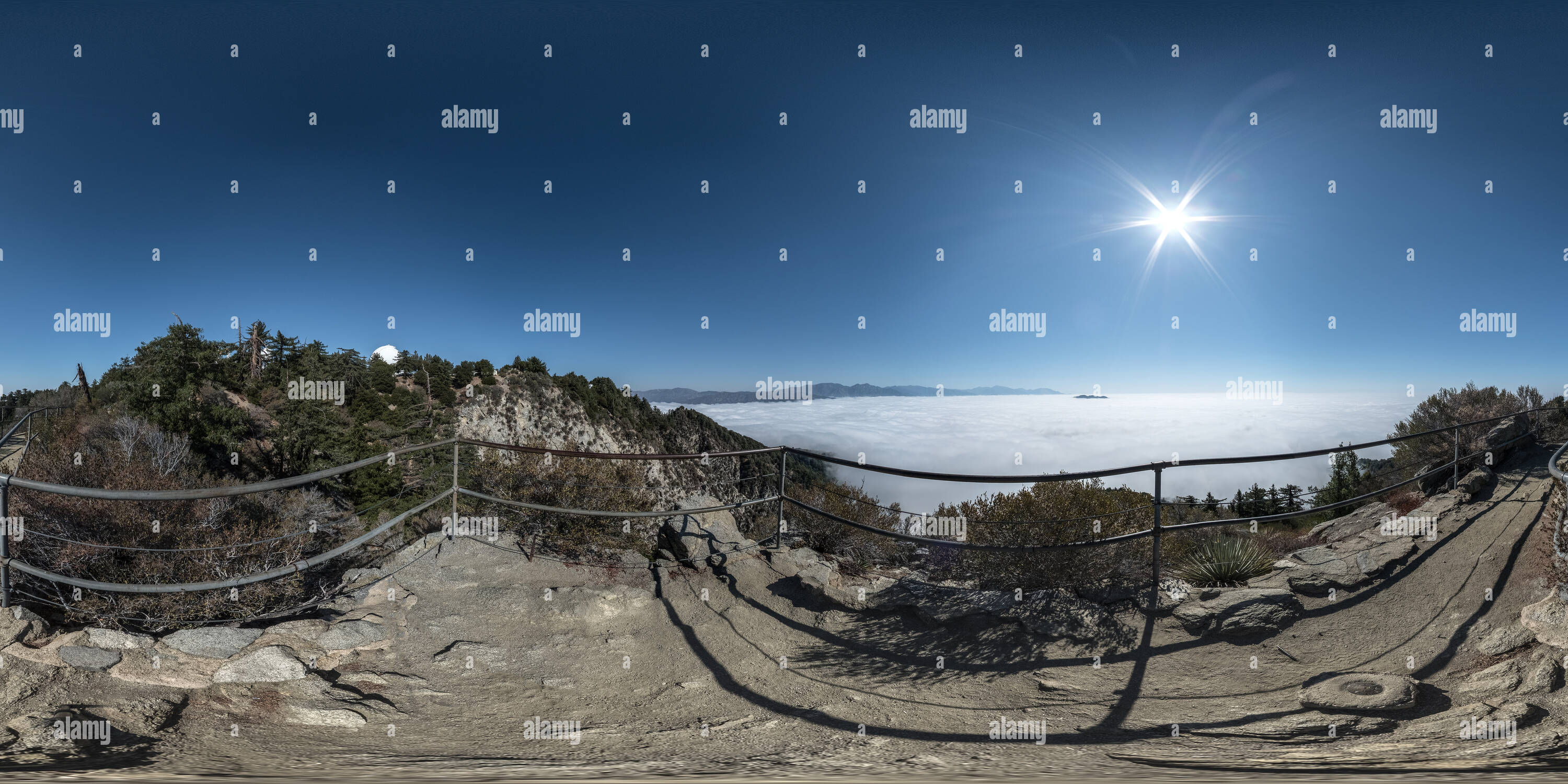 Visualizzazione panoramica a 360 gradi di Osservatorio di Mount Wilson, sopra le nuvole.