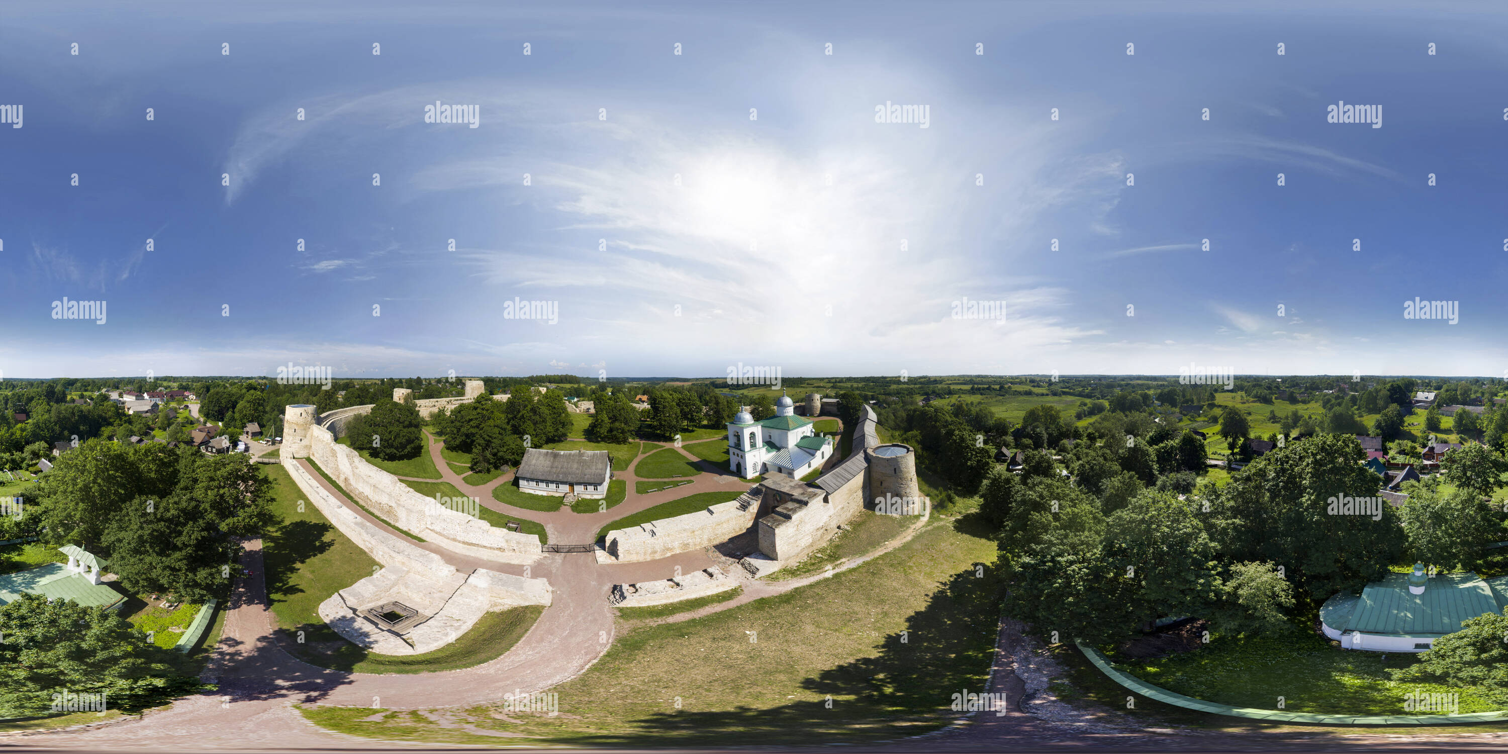 Visualizzazione panoramica a 360 gradi di Izborsk Castle 2