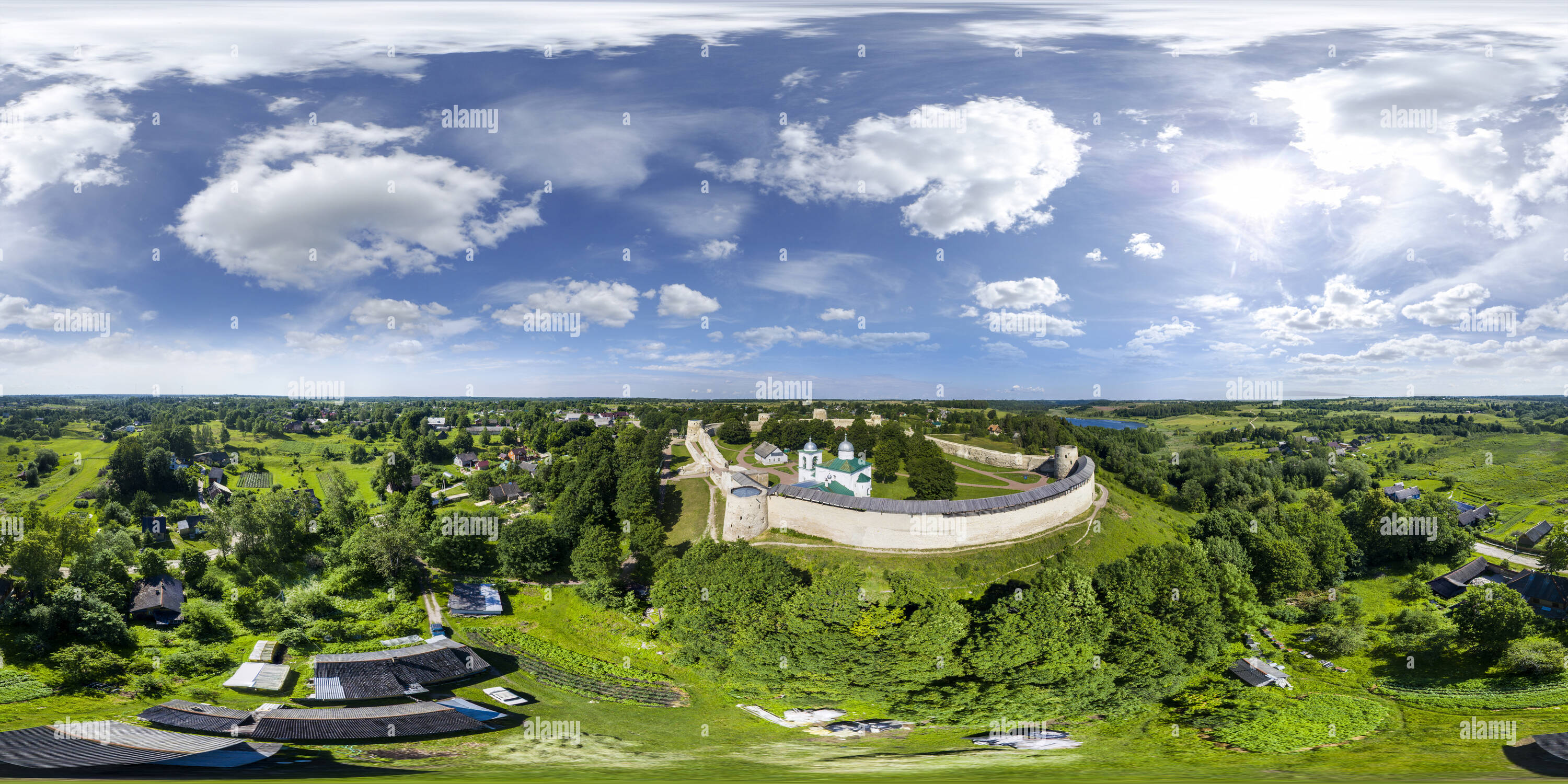 Visualizzazione panoramica a 360 gradi di Izborsk Castle 1