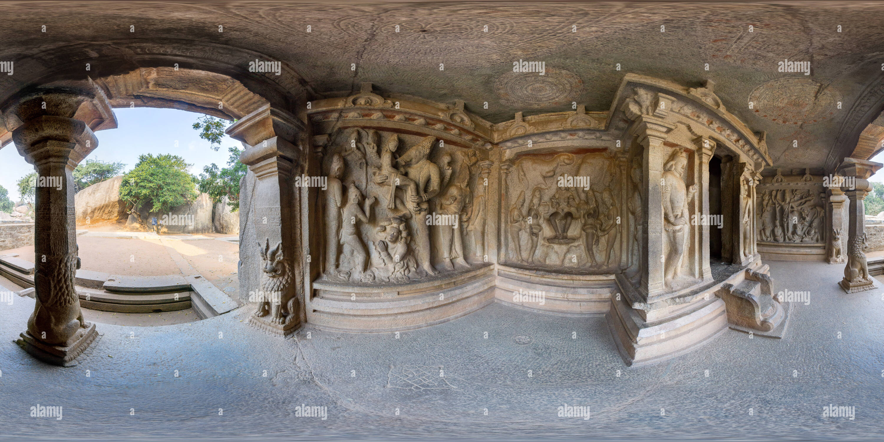 Visualizzazione panoramica a 360 gradi di Varaha tempio nella grotta, Mamallapuram, India