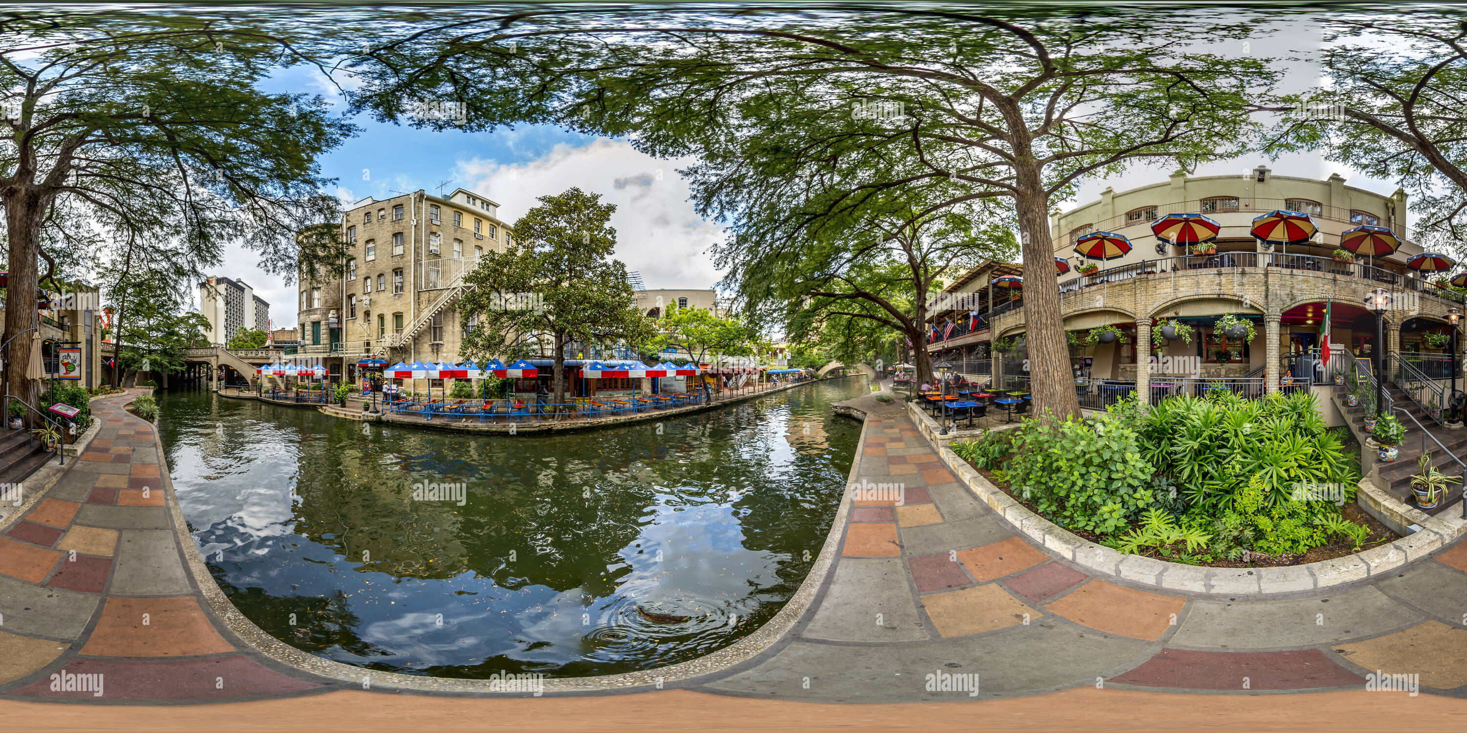 Visualizzazione panoramica a 360 gradi di San Antonio Tx Riverwalk Commerce Street Bridge