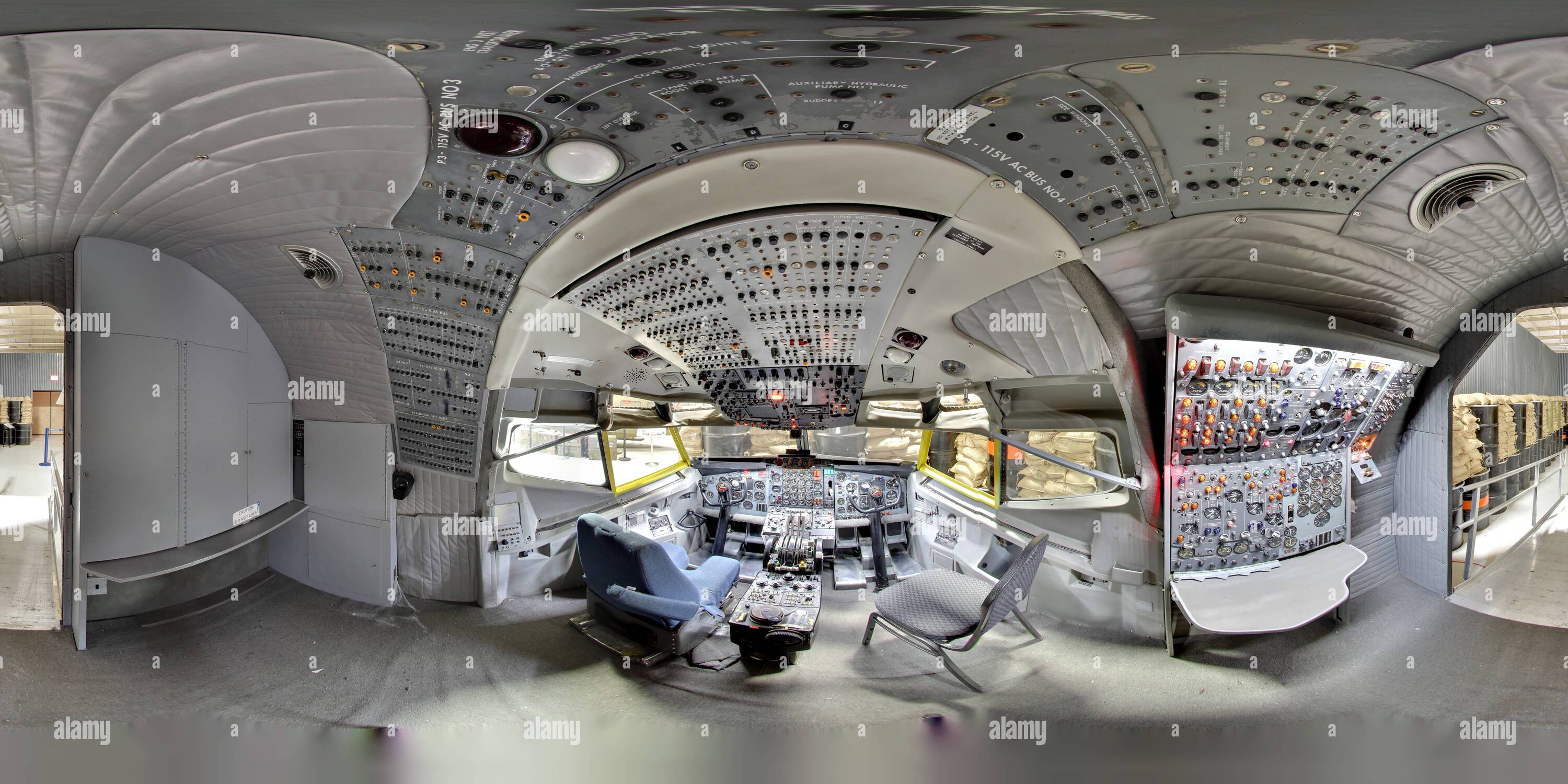 Visualizzazione panoramica a 360 gradi di KC -135 Cockpit - Yankee Air Museum