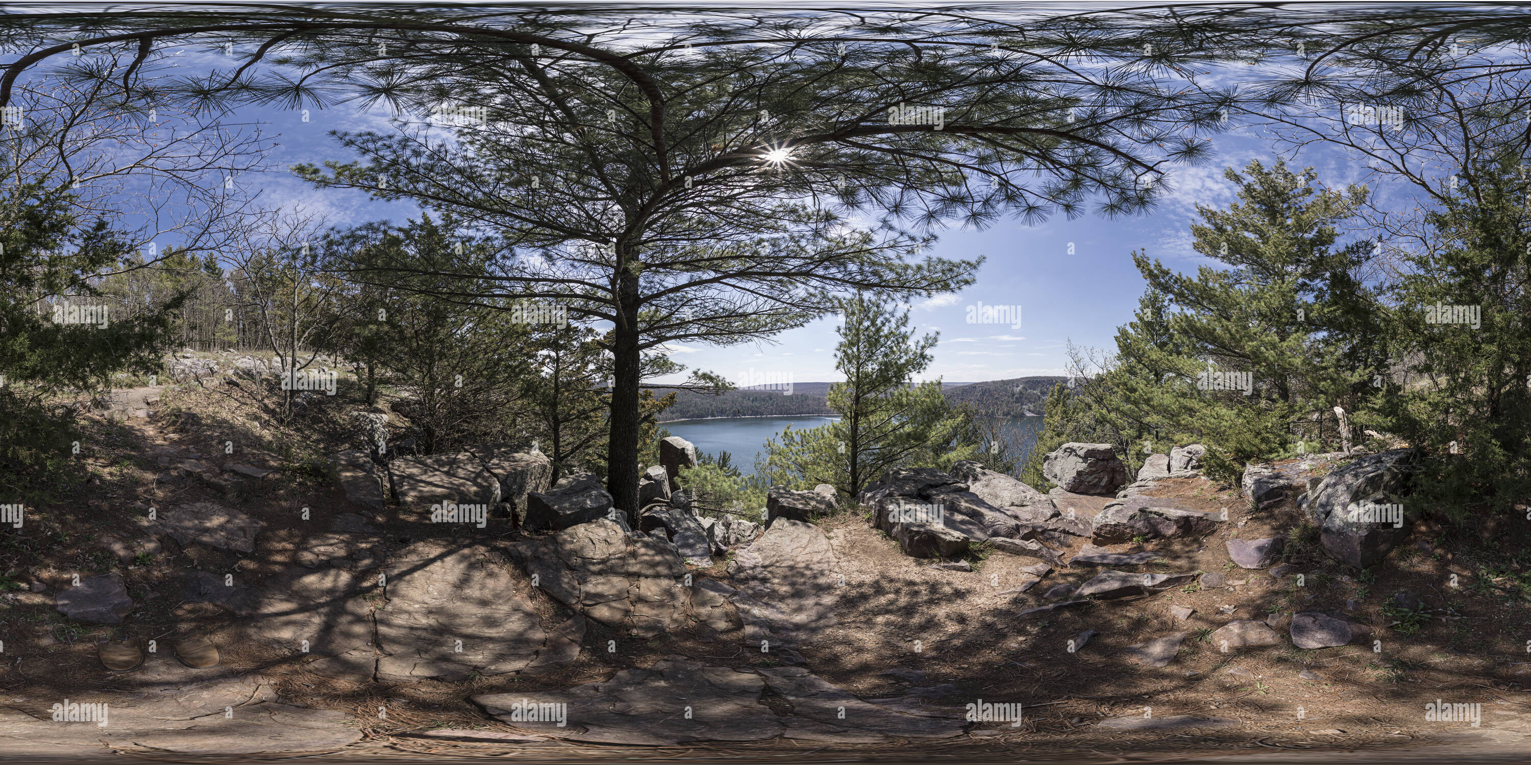 Visualizzazione panoramica a 360 gradi di Devils vista lago, vicino alla città di Sauk, Wisconsin.