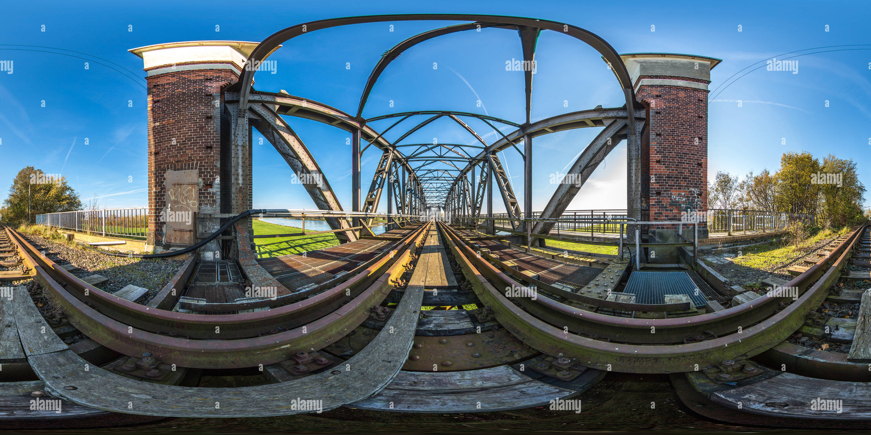 Visualizzazione panoramica a 360 gradi di Bahnbrücke