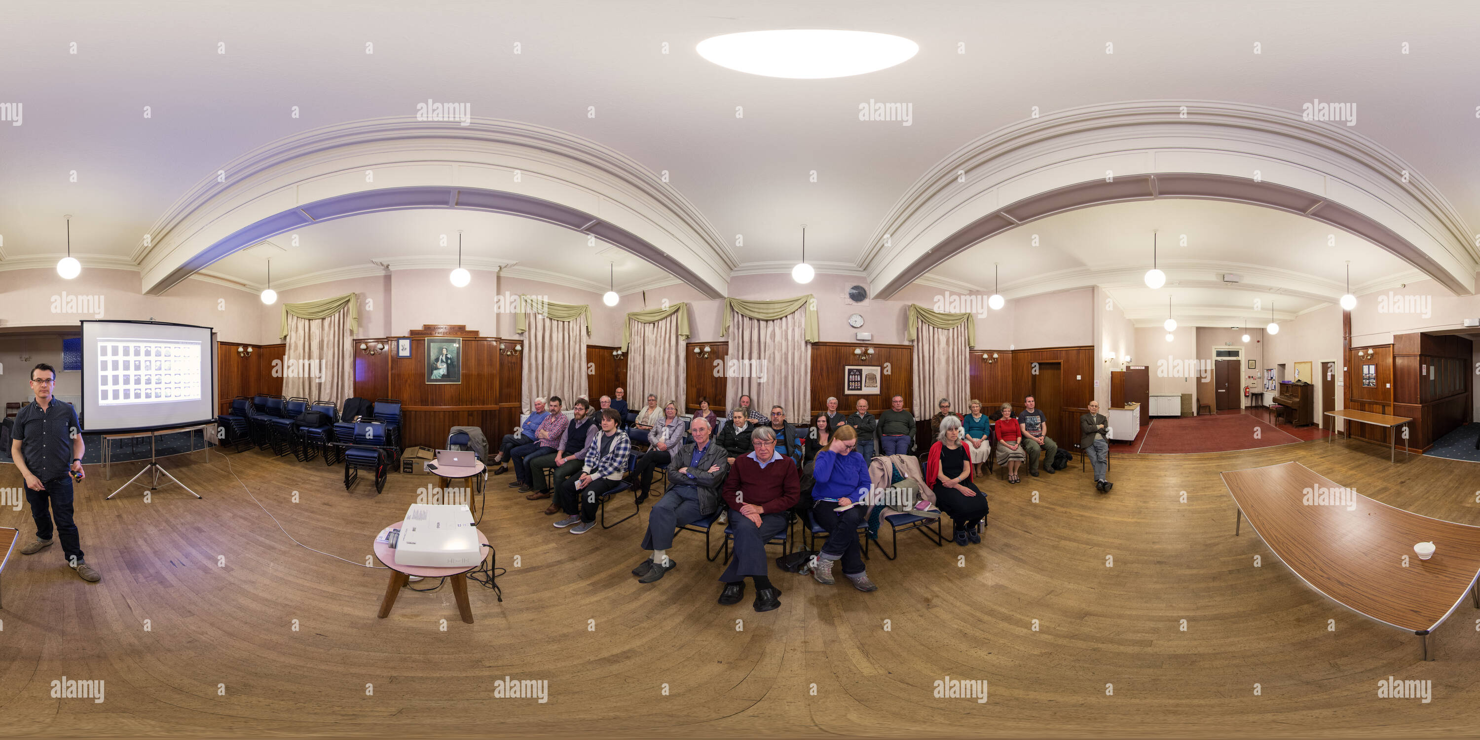 Visualizzazione panoramica a 360 gradi di Una panoramica di 360° dimostrazione a Hebden Bridge Club della fotocamera