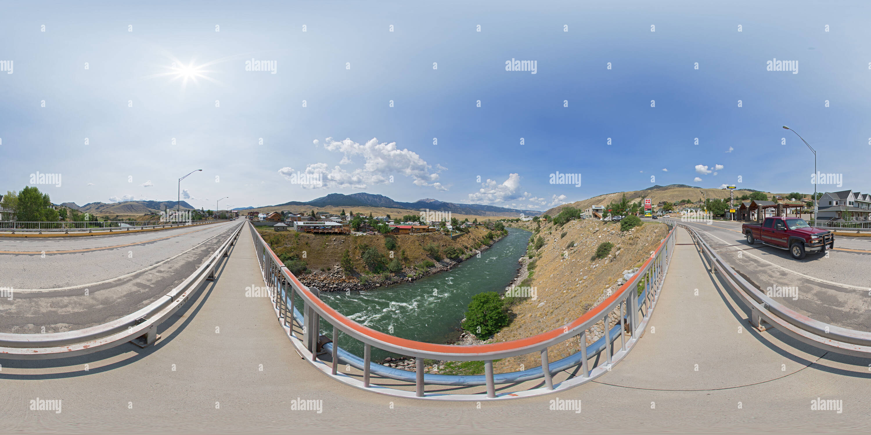 Visualizzazione panoramica a 360 gradi di Yellowstone River a Gardiner