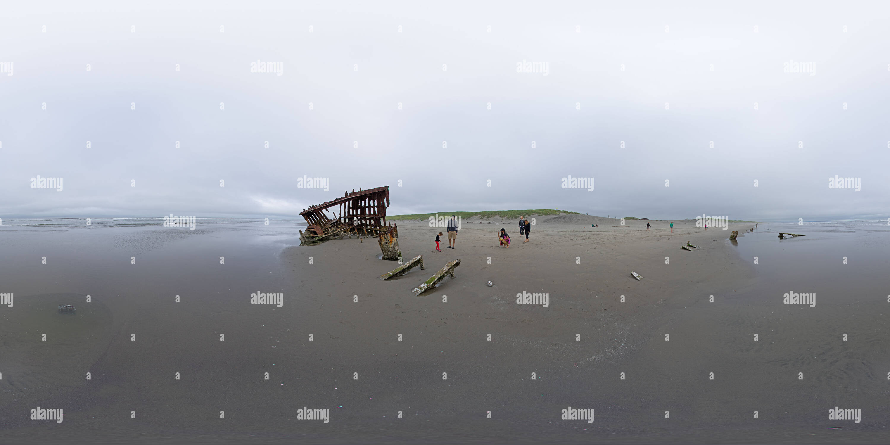 Visualizzazione panoramica a 360 gradi di Fort Stevens beach con il relitto del Peter Iredale