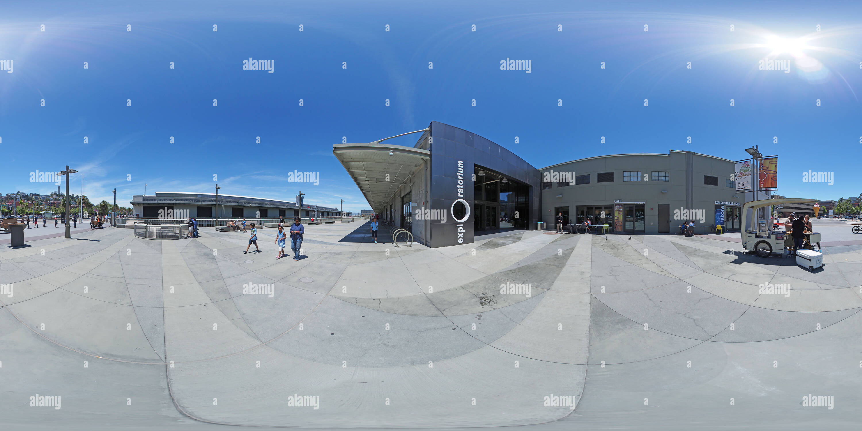 Visualizzazione panoramica a 360 gradi di L'Exploratorium ingresso sul Embarcadero