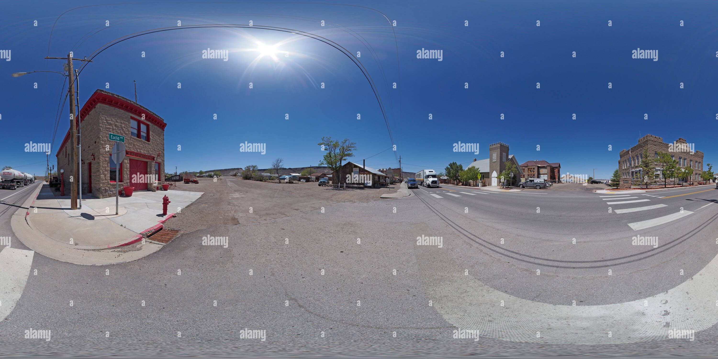 Visualizzazione panoramica a 360 gradi di Stazione dei vigili del fuoco e il palazzo di giustizia in Goldfield