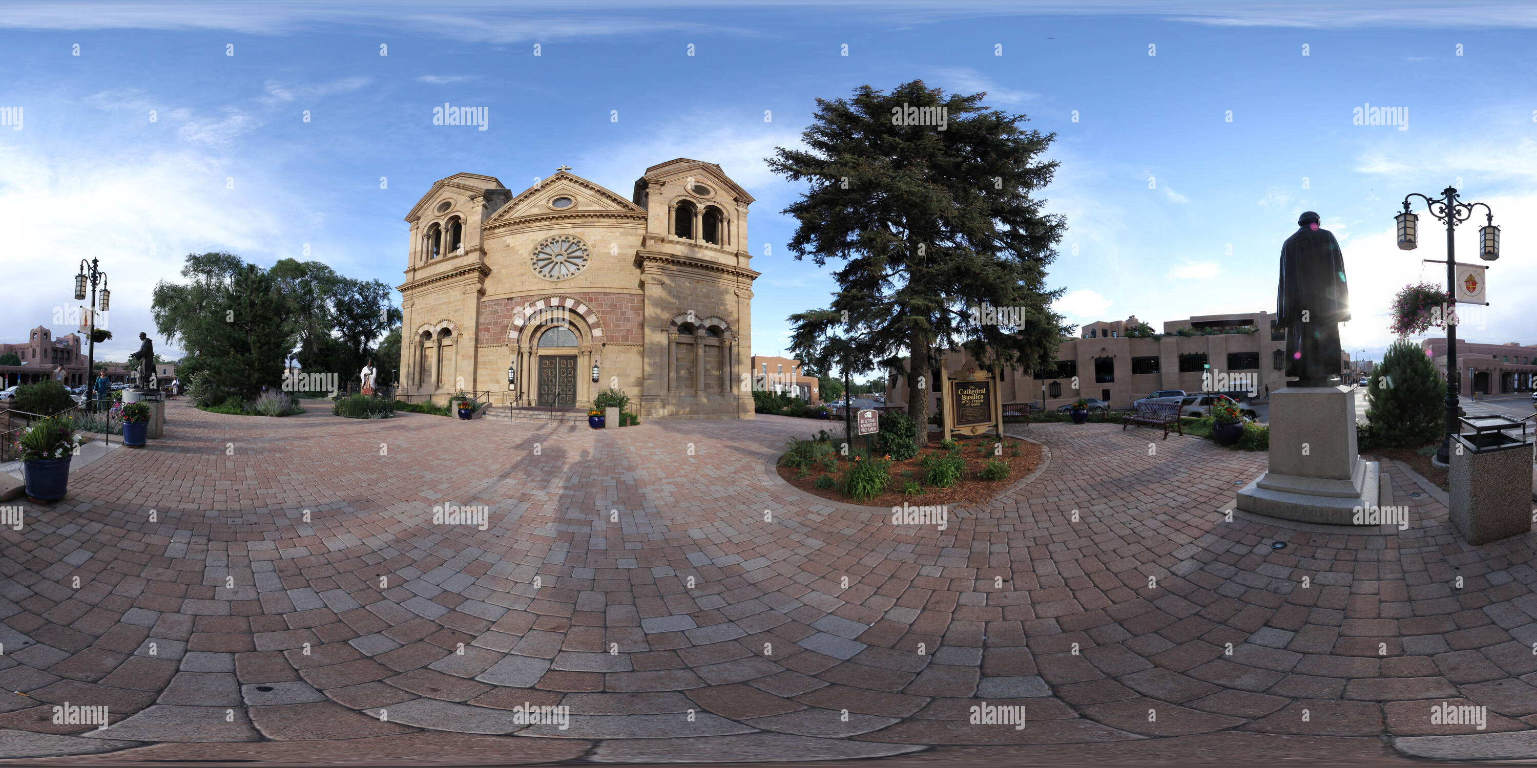 Visualizzazione panoramica a 360 gradi di Basilica di sera, Santa Fe, New Mexico