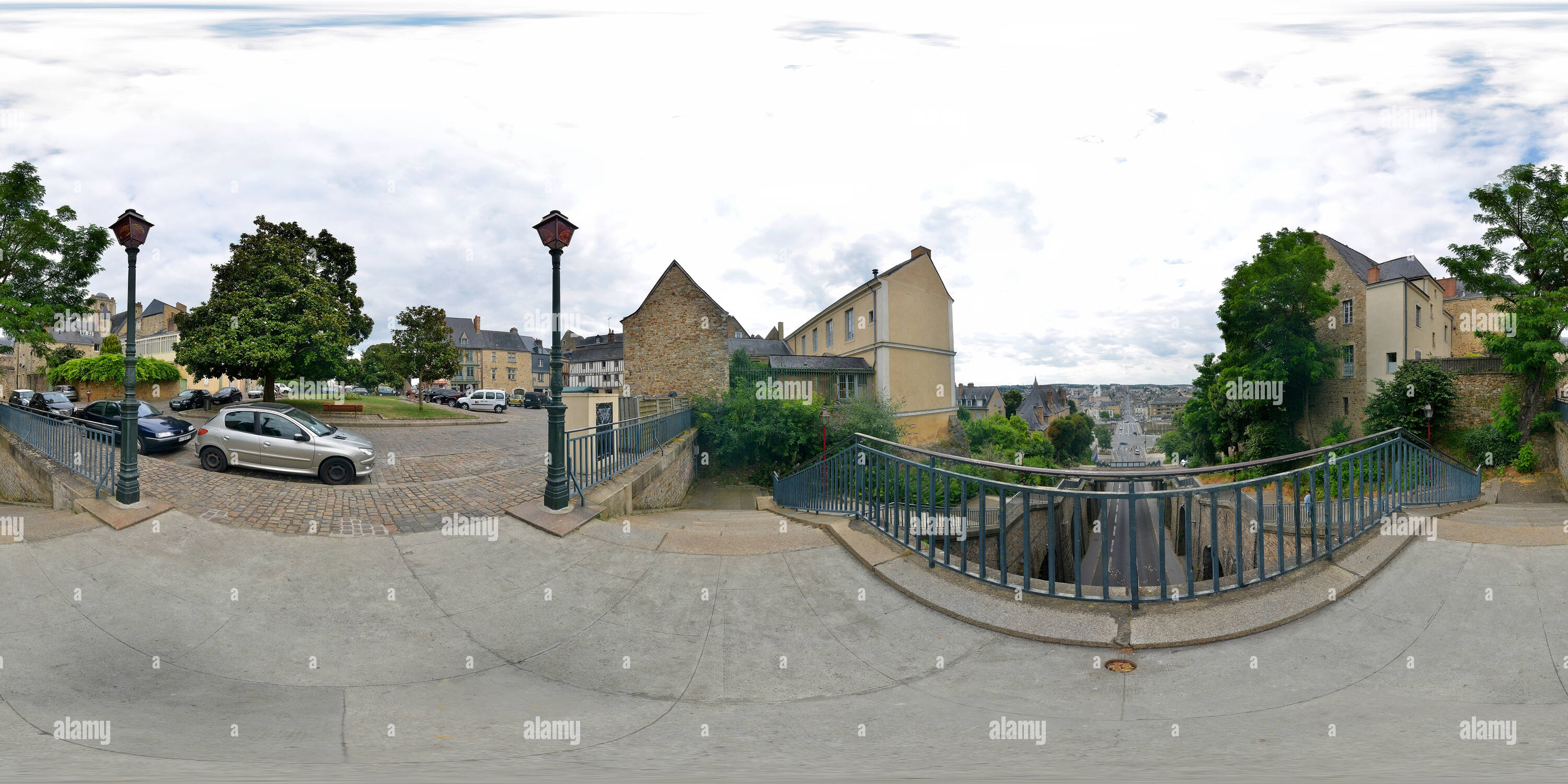 Visualizzazione panoramica a 360 gradi di Tunnel du Vieux Mans - Piazza Jacques Dubois - Le Mans (72) FRANCIA