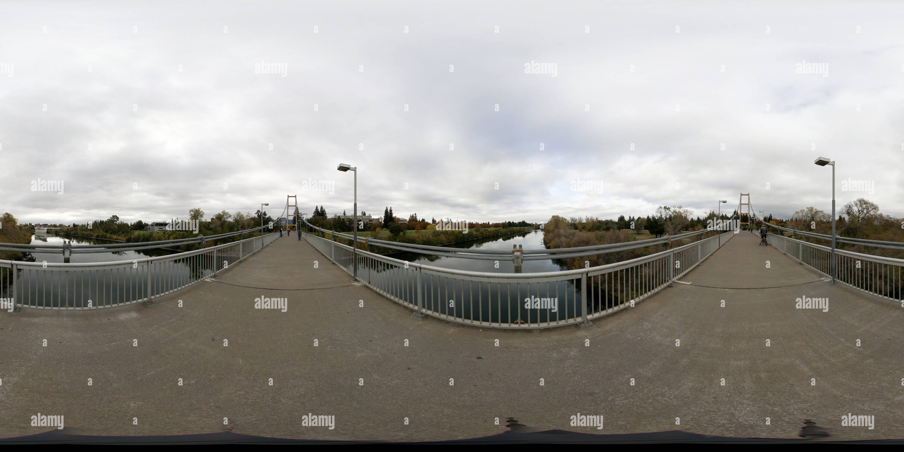 Visualizzazione panoramica a 360 gradi di Guy West passerella a sac membro