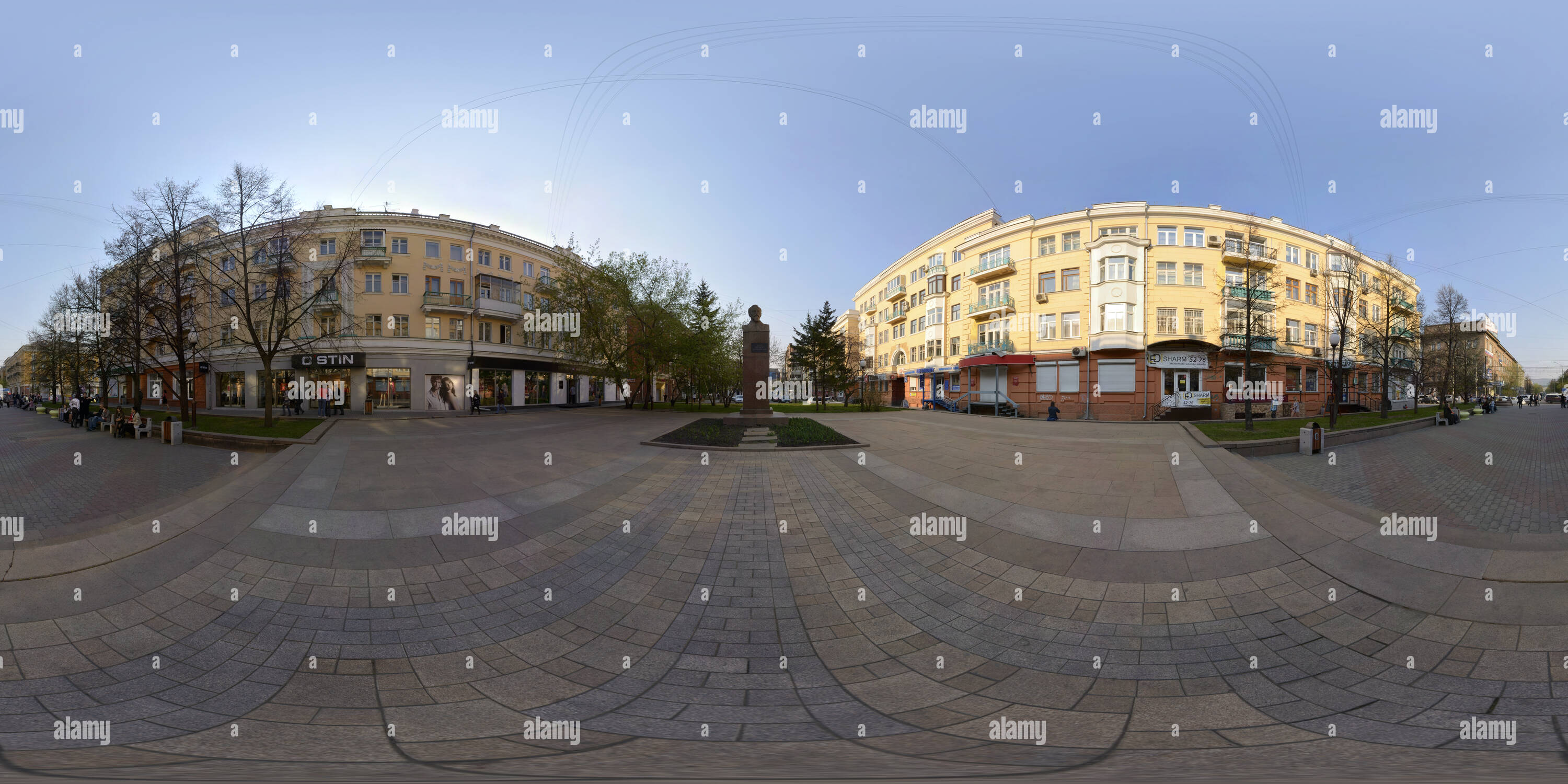 Visualizzazione panoramica a 360 gradi di Piazza il monumento alla F. E. Dzerzhinsky