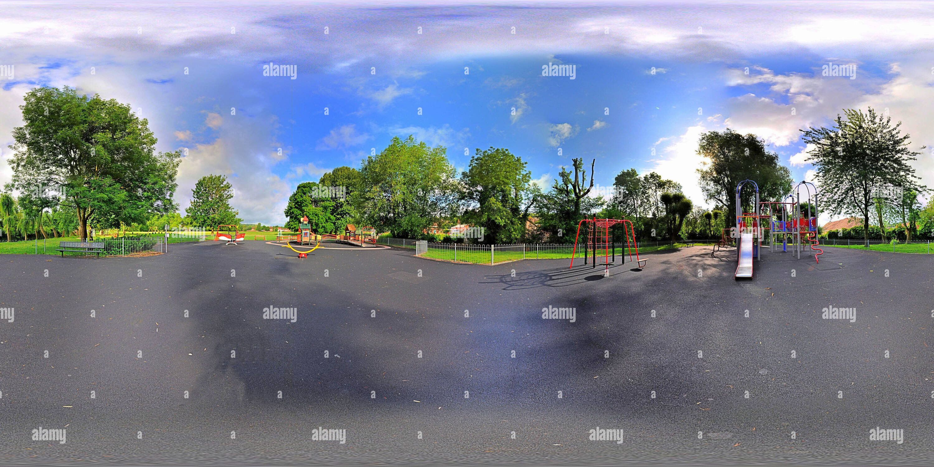 Visualizzazione panoramica a 360 gradi di West.Wycombe. Park