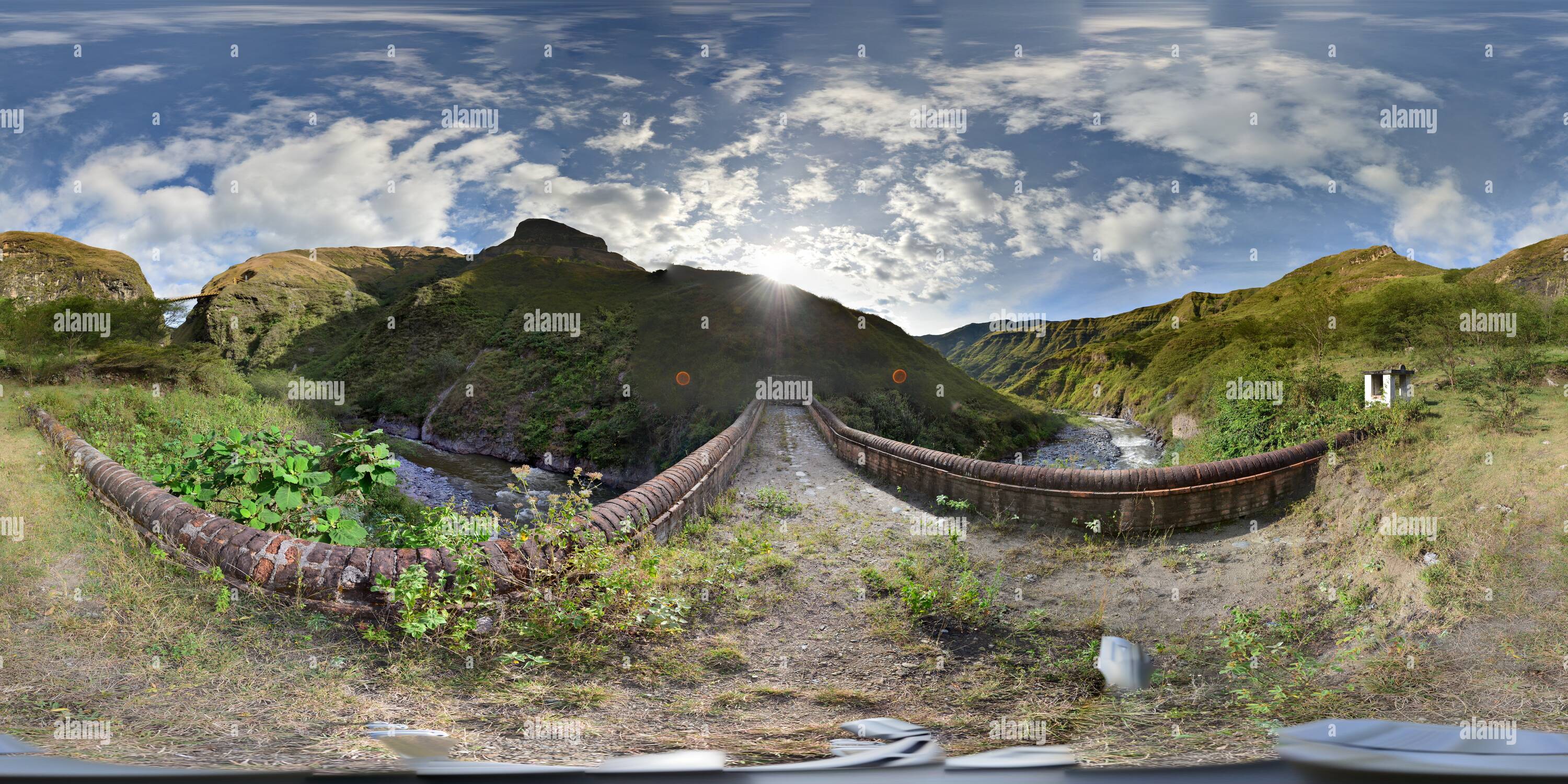 Visualizzazione panoramica a 360 gradi di Il canyon del fiume di Juanambu